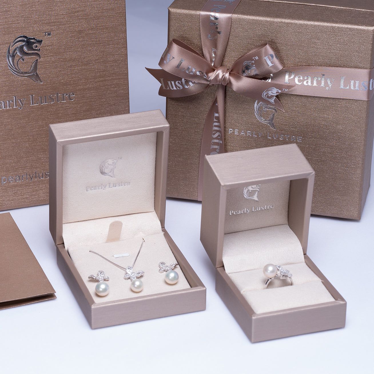 PEARLY LUSTRE | Elegant Pearl Earrings WE00179 | GARDENS