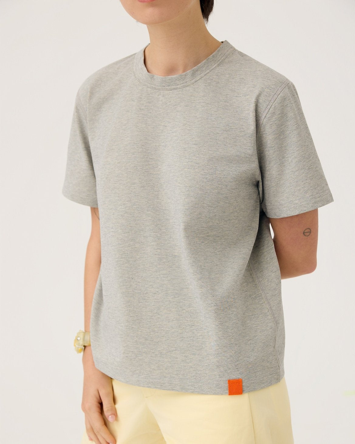3EIGHTH | Everyday Reversible Tee In Zinc Grey & Lemon Fizz