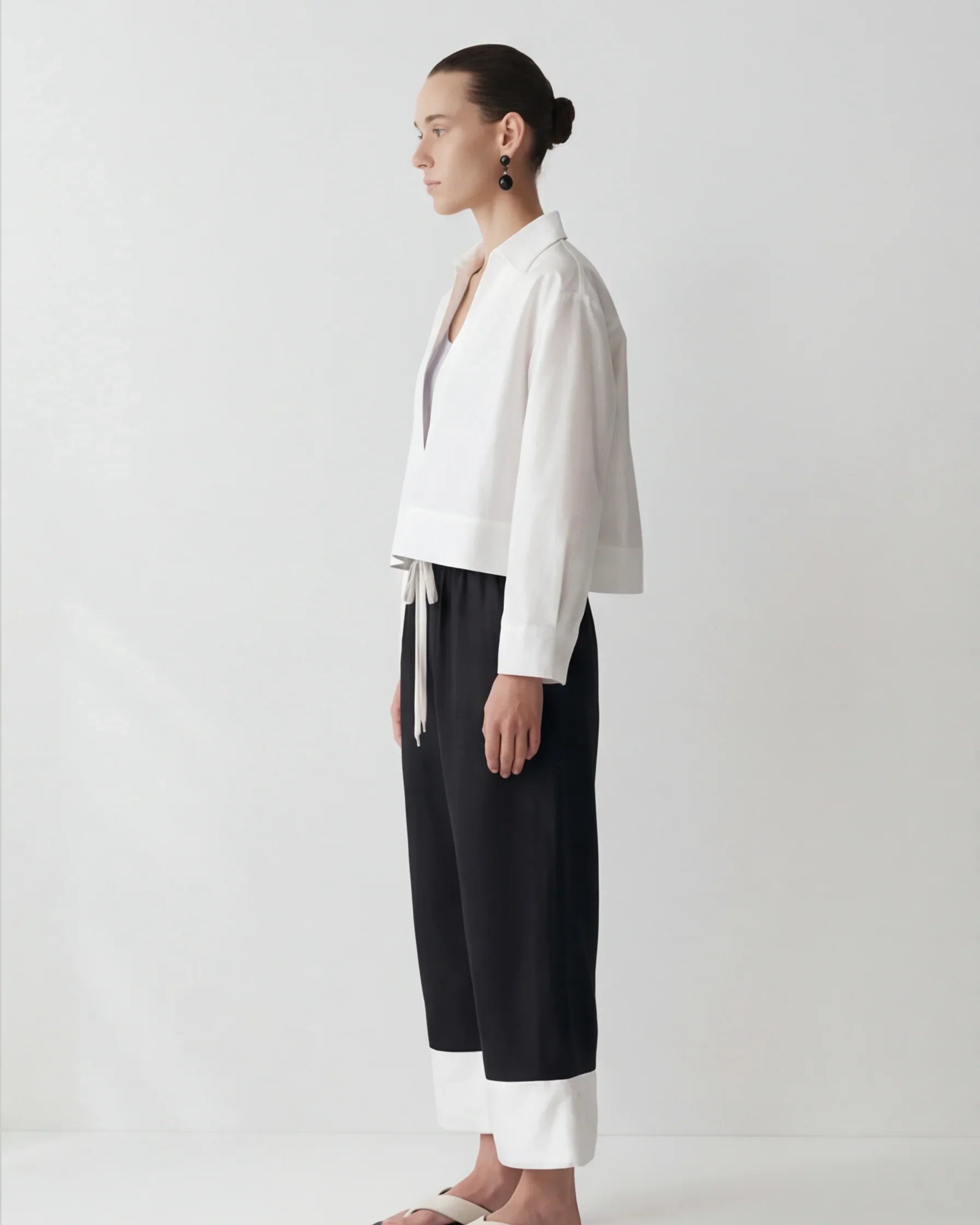 LAYERPLAN | Zerin Cropped Linen Shirt