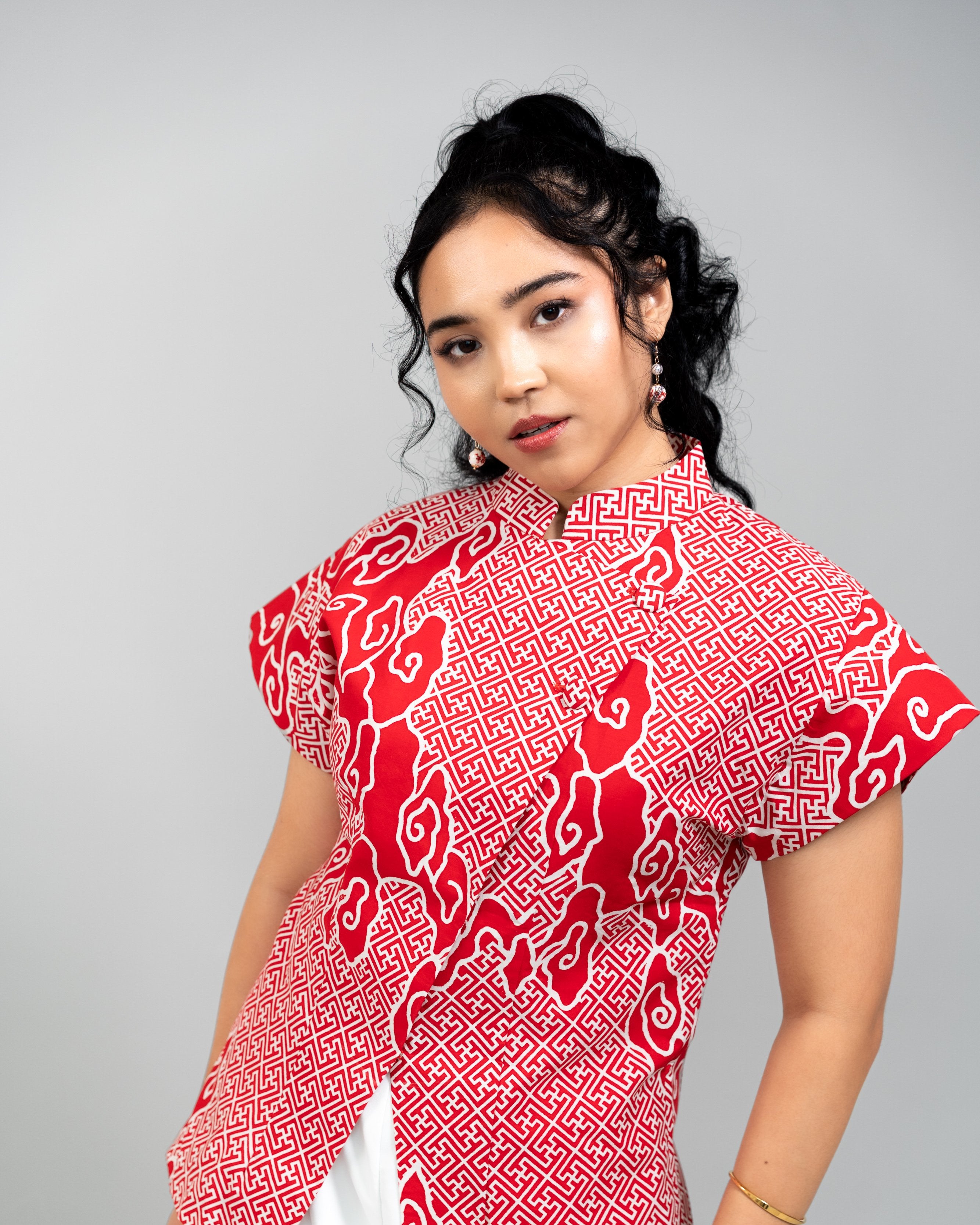 STUDIO GYPSIED | Batik Kebaya Temasek In Tumbuh Saga Seed Red