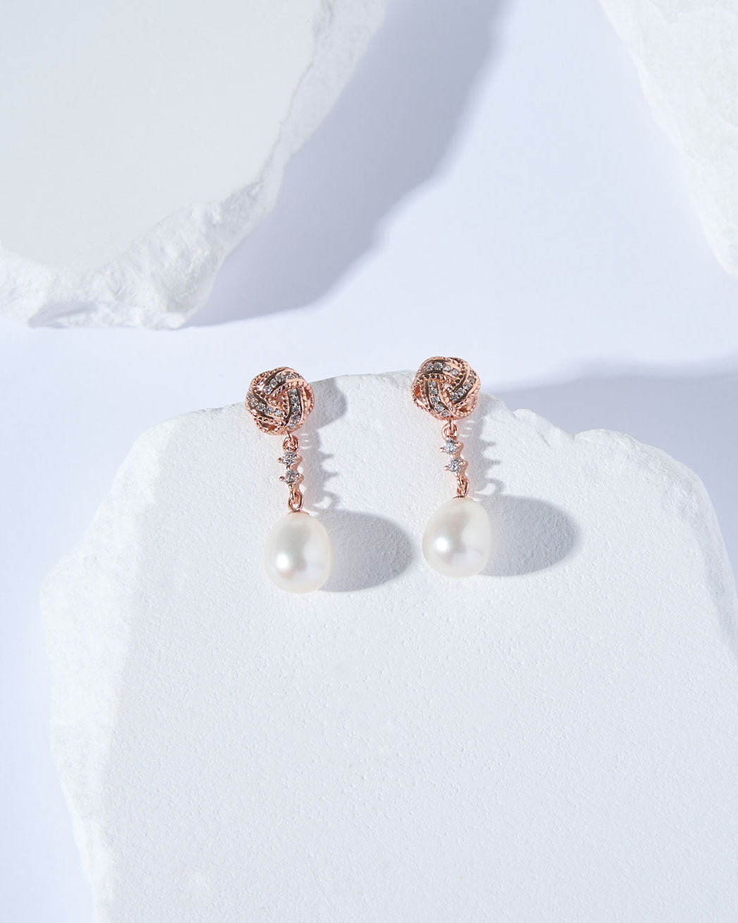 PEARLY LUSTRE | Asian Civilisations Museum Elegant Freshwater Pearl Earrings WE00878 | ACM Collection