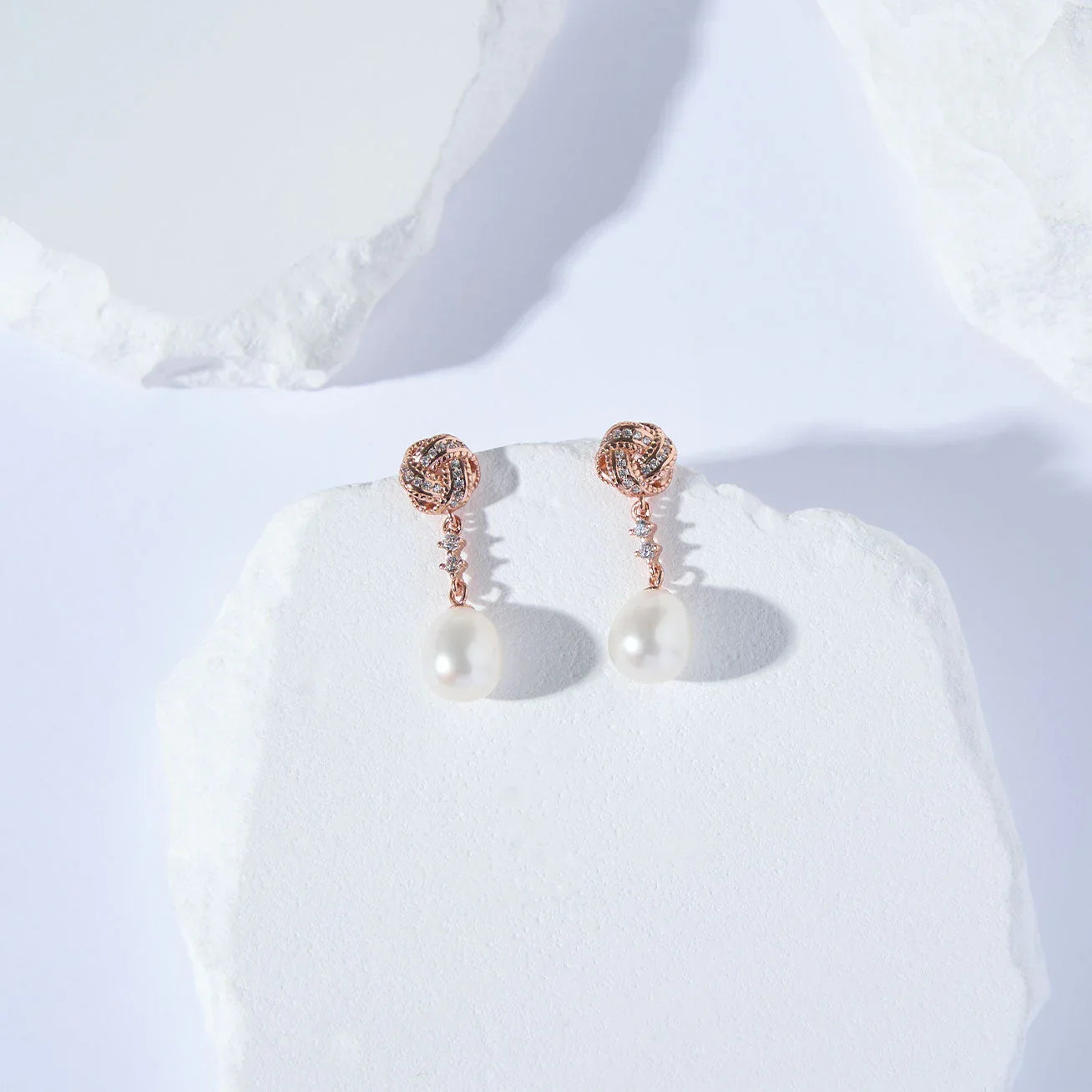 PEARLY LUSTRE | Asian Civilisations Museum Elegant Freshwater Pearl Earrings WE00878 | ACM Collection