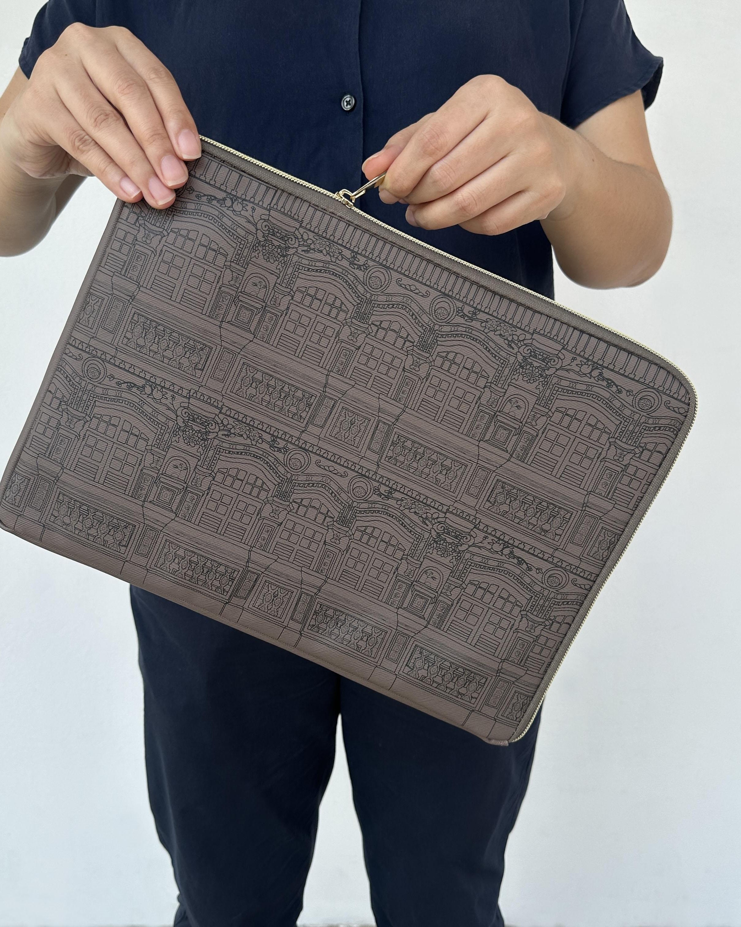 THE ART FACULTY | Multicase A4