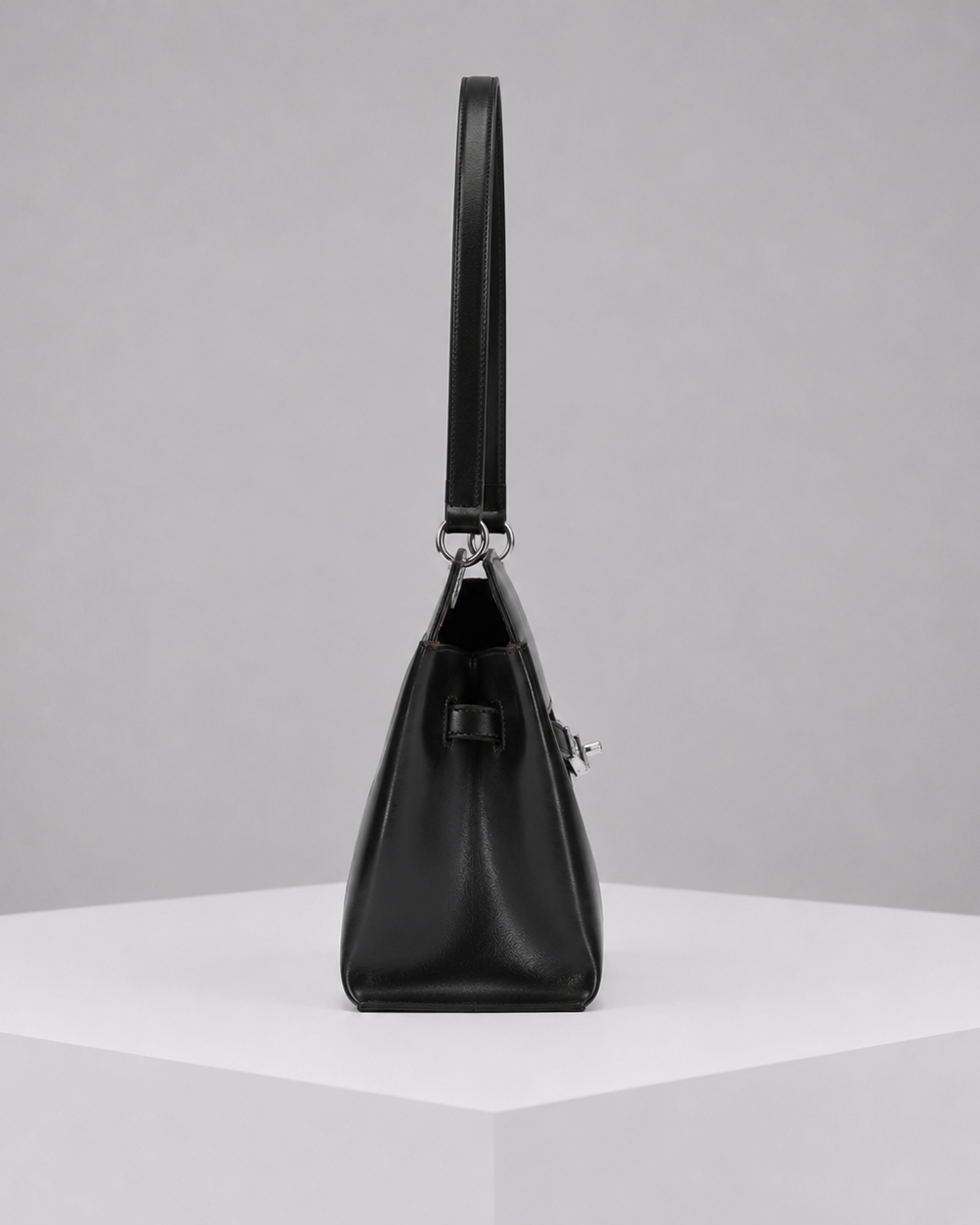 WU HAUS | LE H 42 Black Leather Shoulder Bag