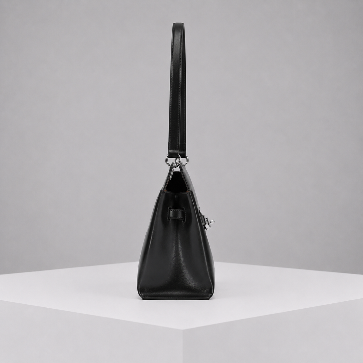WU HAUS | LE H 42 Black Leather Shoulder Bag