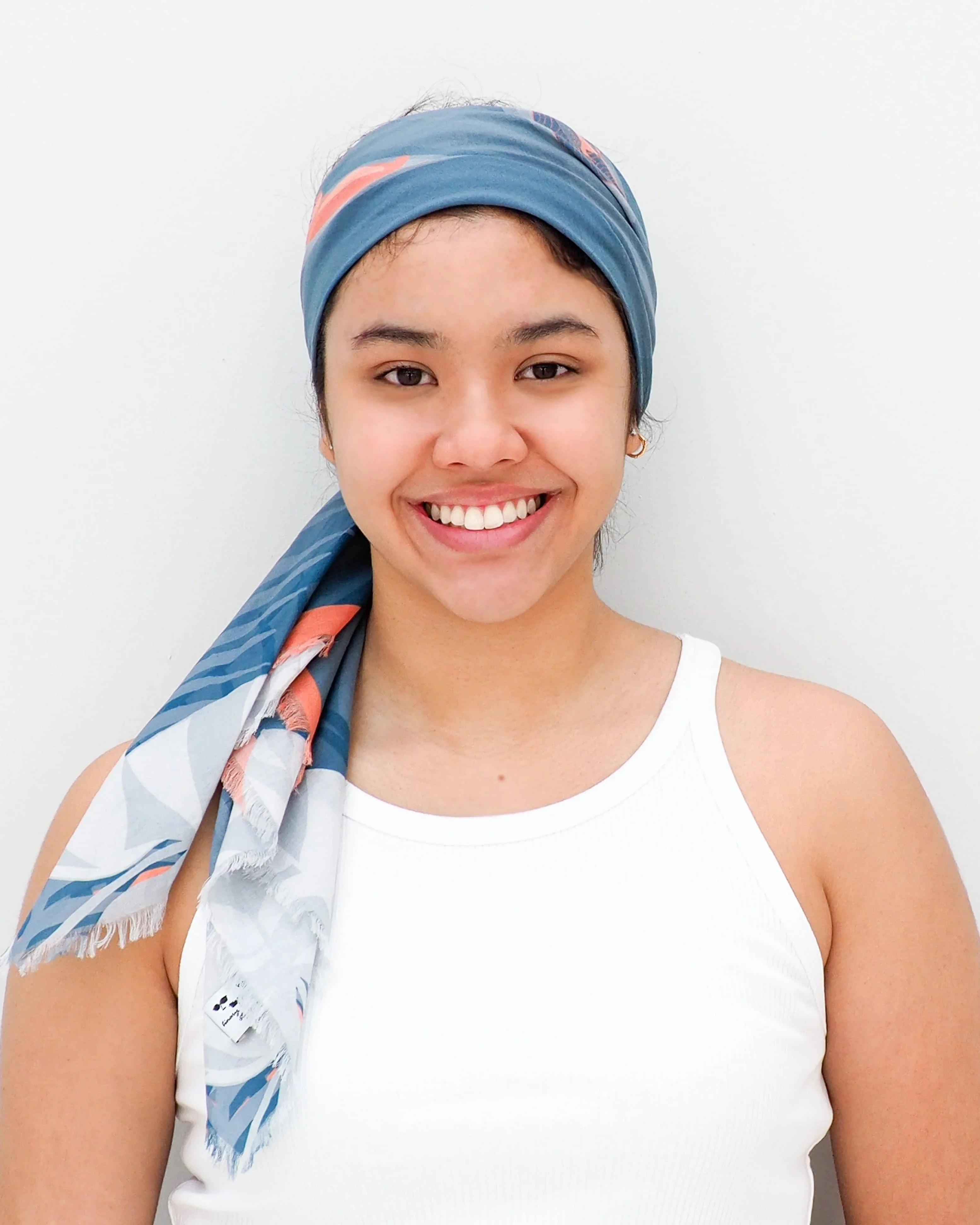 BINARY STYLE | Playful Otters 115x115cm Square Scarf