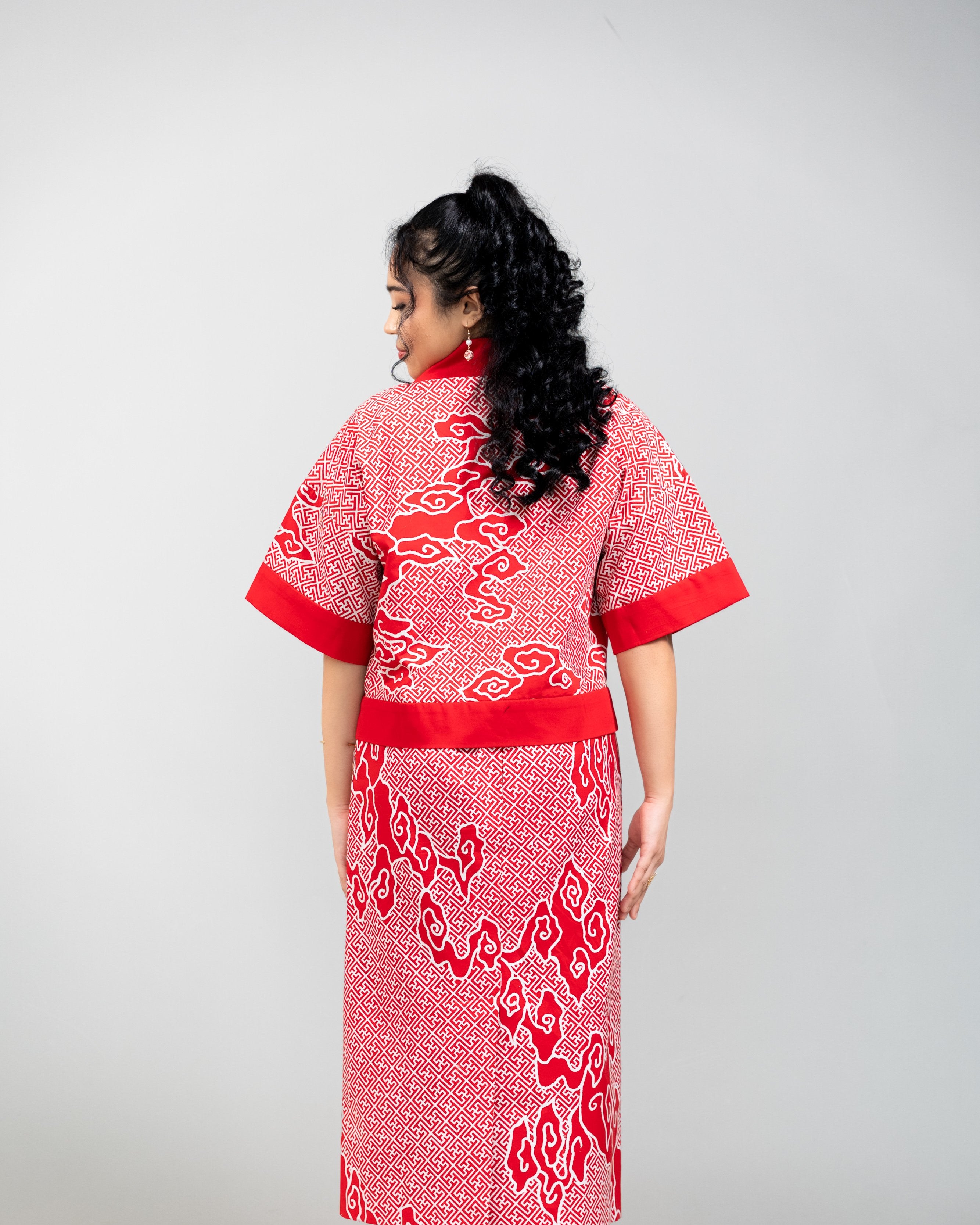 STUDIO GYPSIED | Batik Crop Jacket In Tumbuh Saga Seed Red