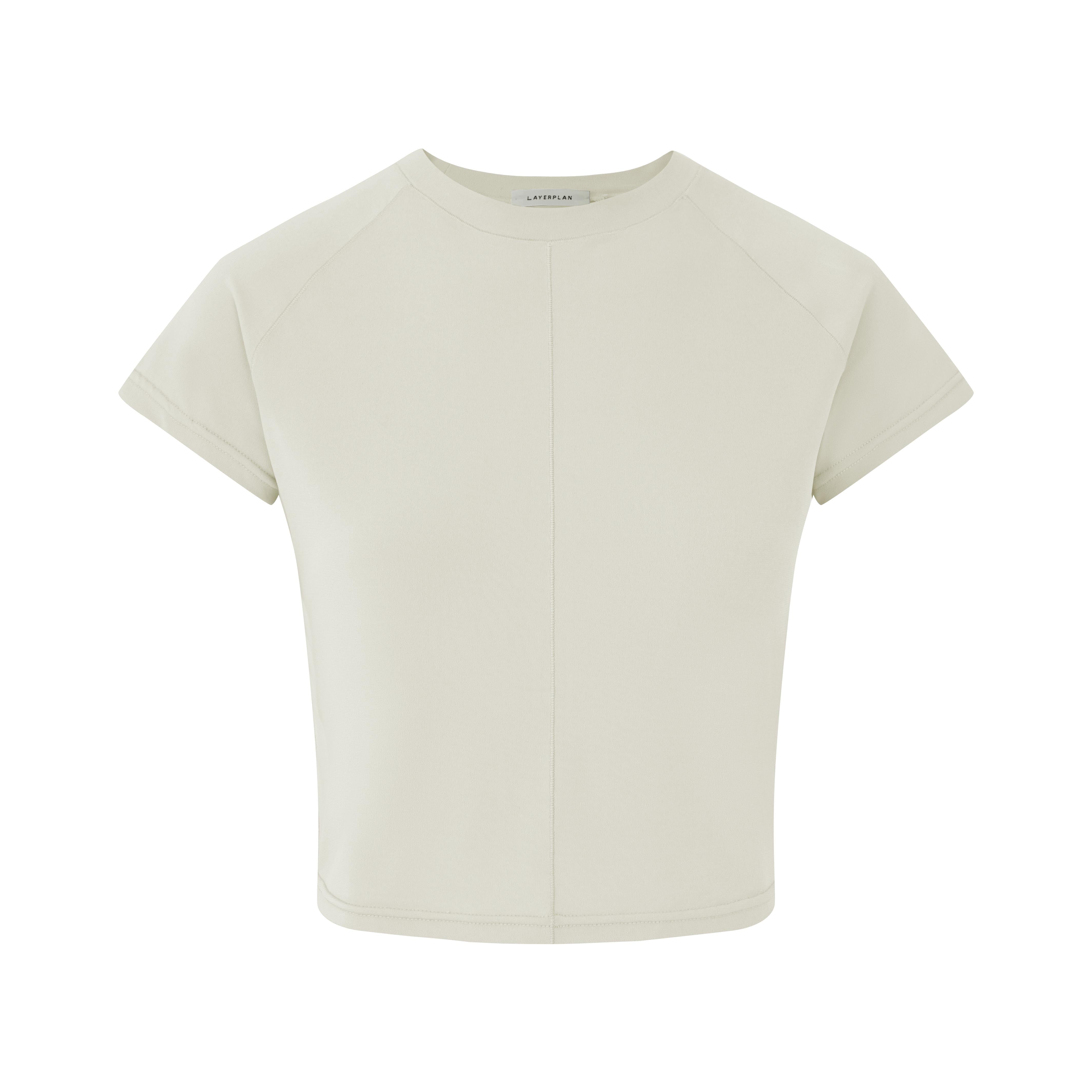 Cropped fitted T-shirt with short sleeves and crew neck.