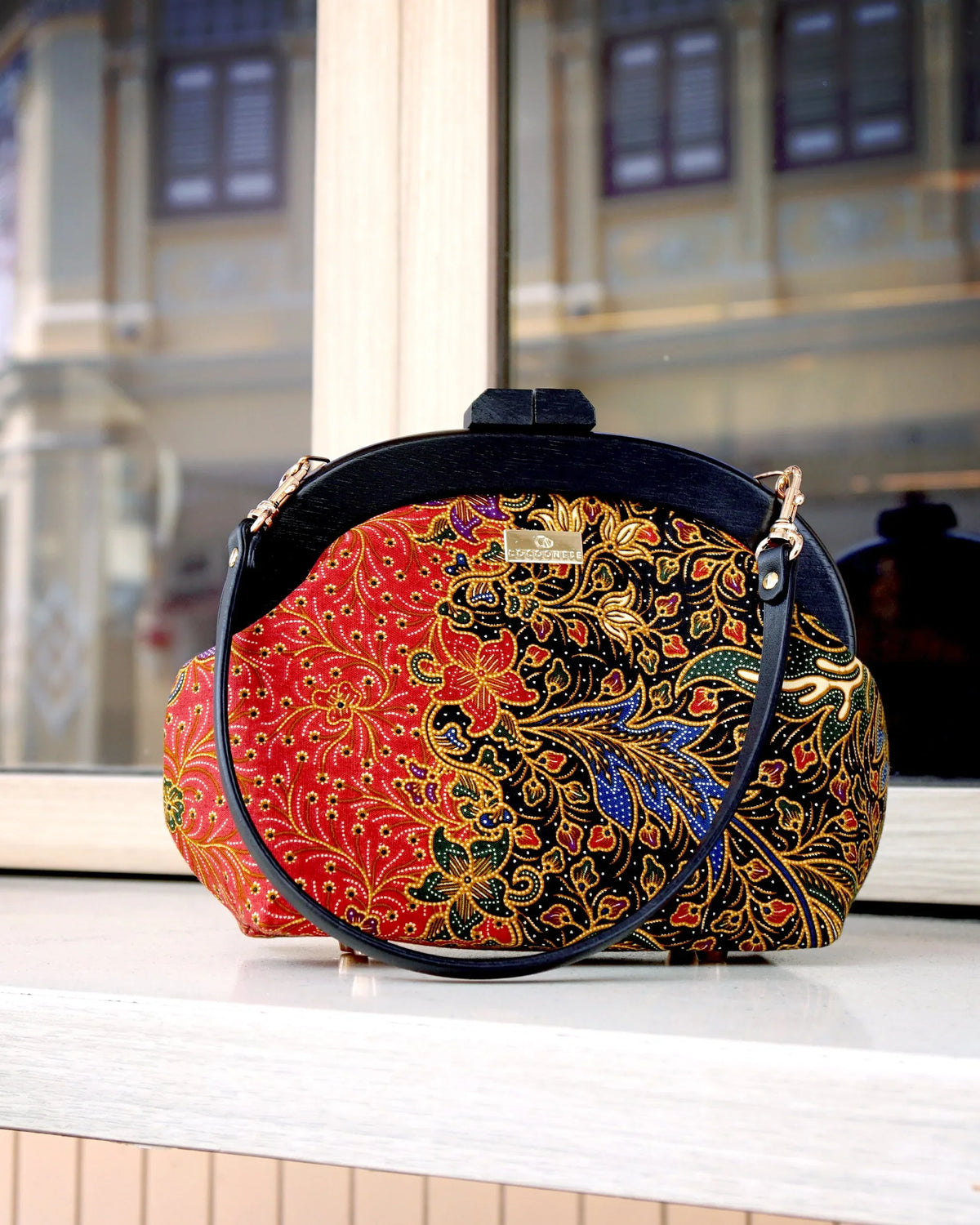 COCOONESE | Round Crossbody Bag With Wooden Frame - Moonlit Garden