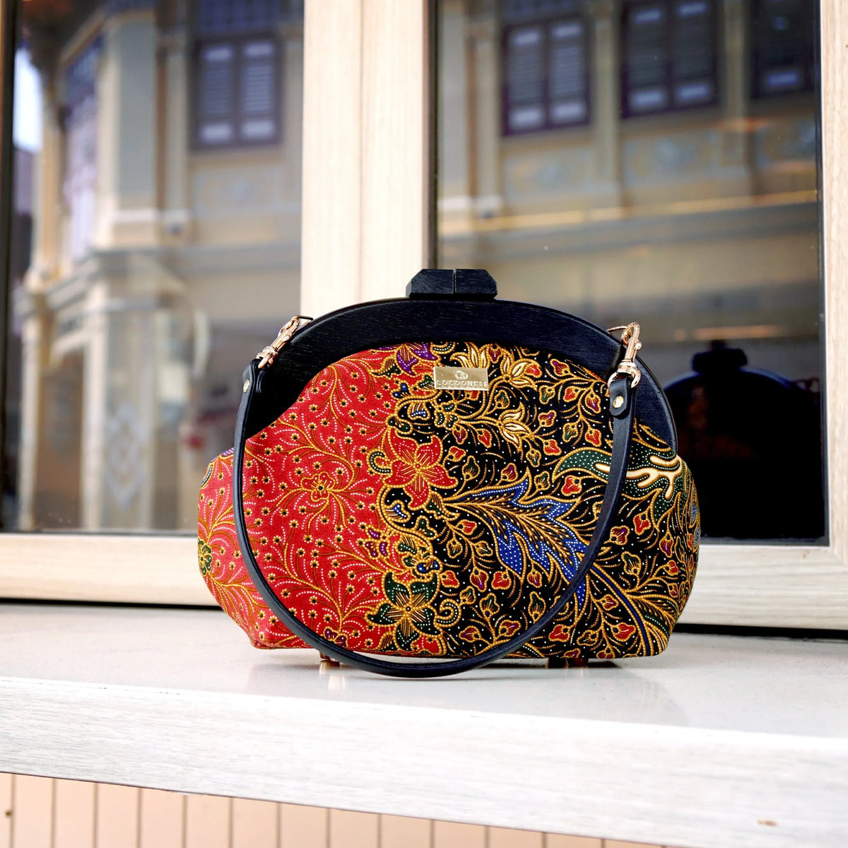 COCOONESE | Round Crossbody Bag With Wooden Frame - Moonlit Garden