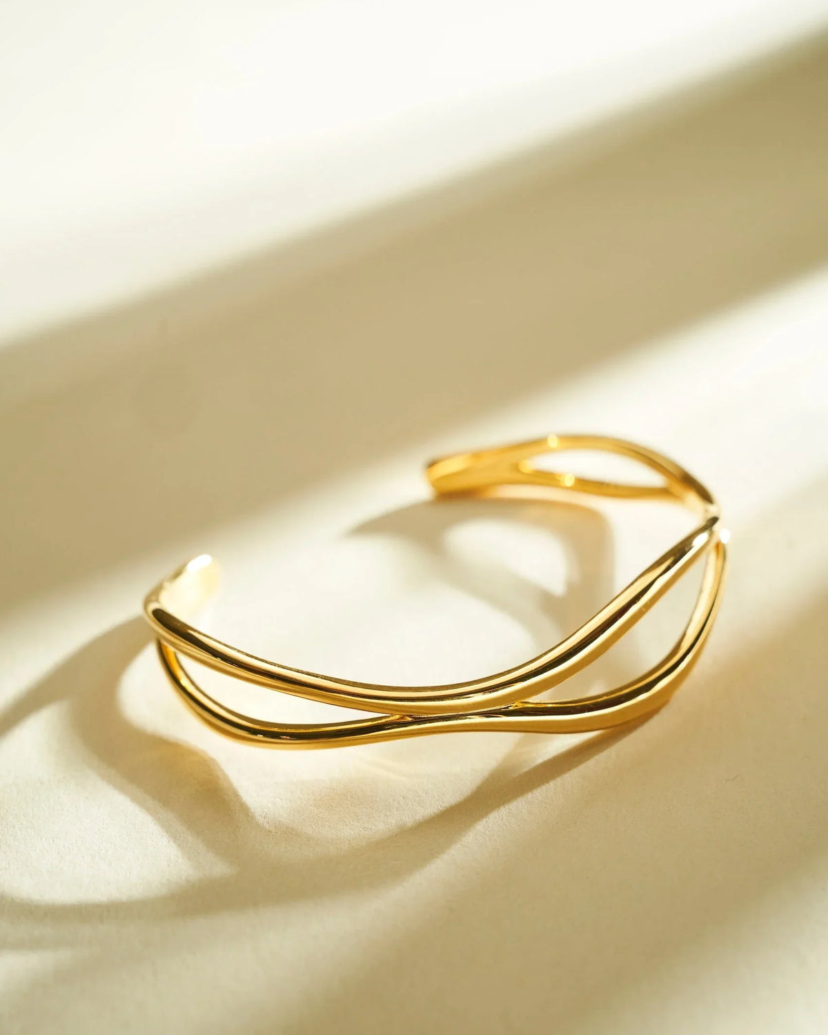 RINA LEE | Flow Statement Cuff Bracelet