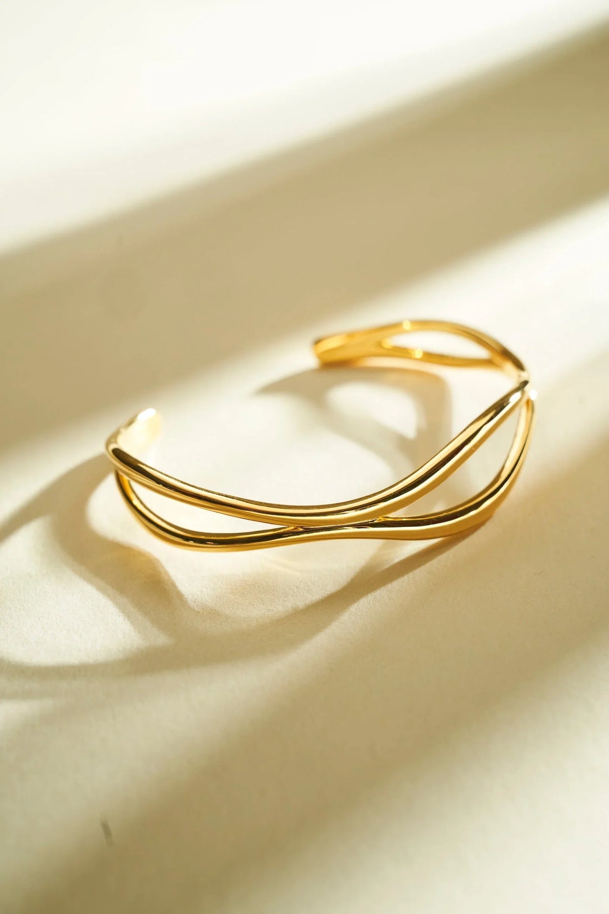 RINA LEE | Flow Statement Cuff Bracelet