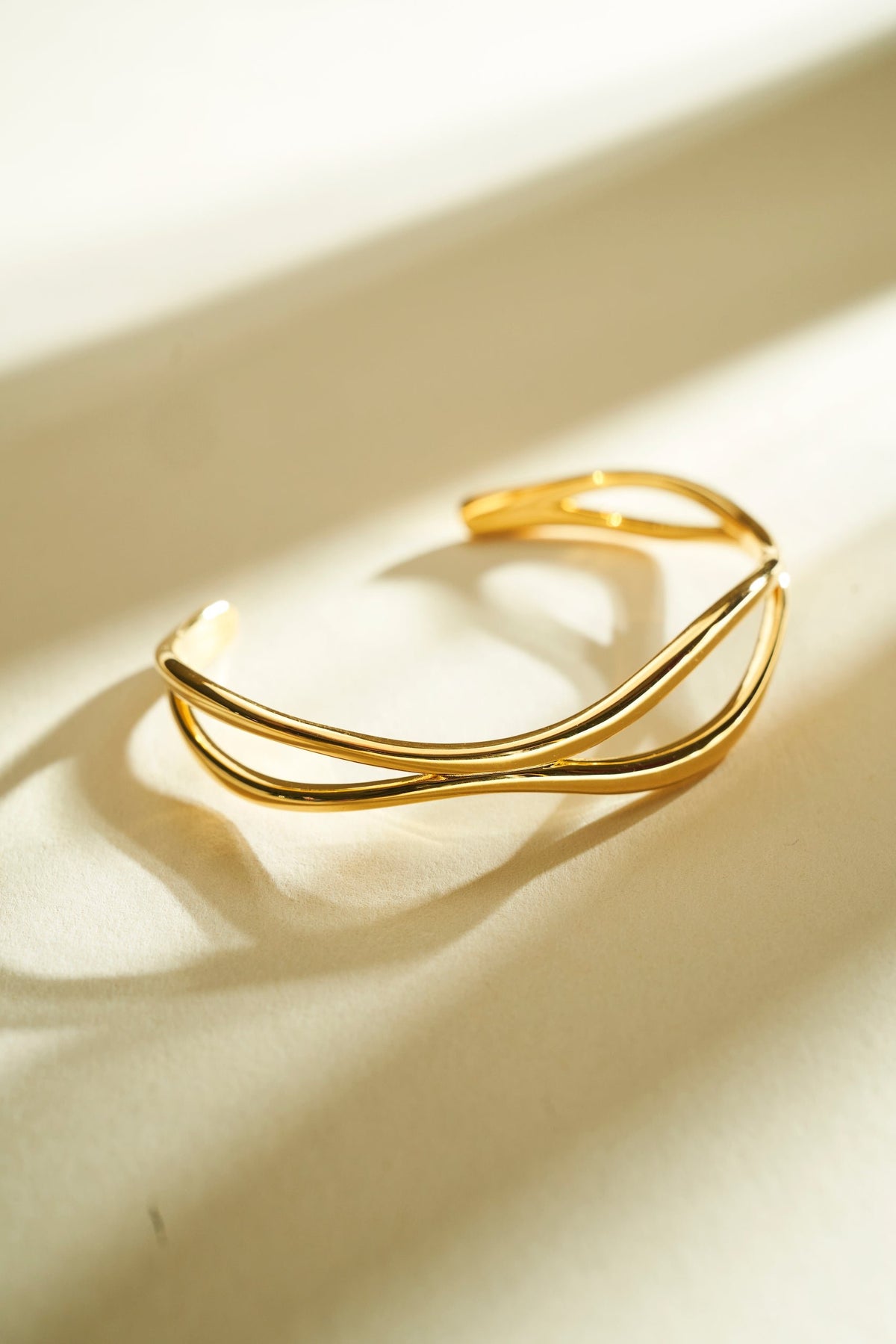 RINA LEE | Flow Statement Cuff Bracelet