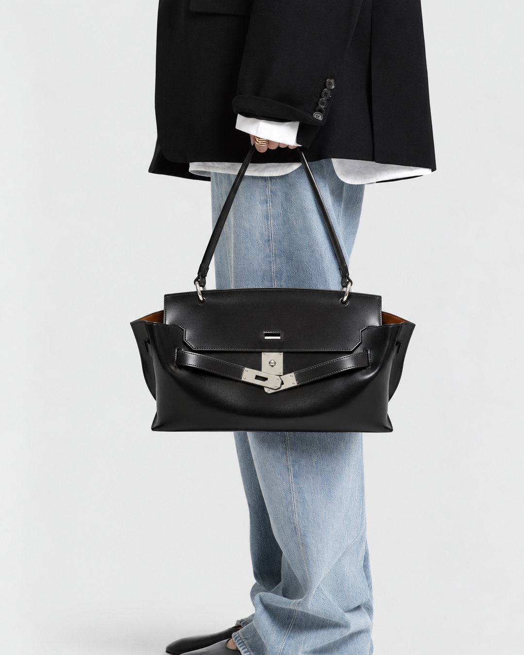 WU HAUS | LE H 42 Black Leather Shoulder Bag