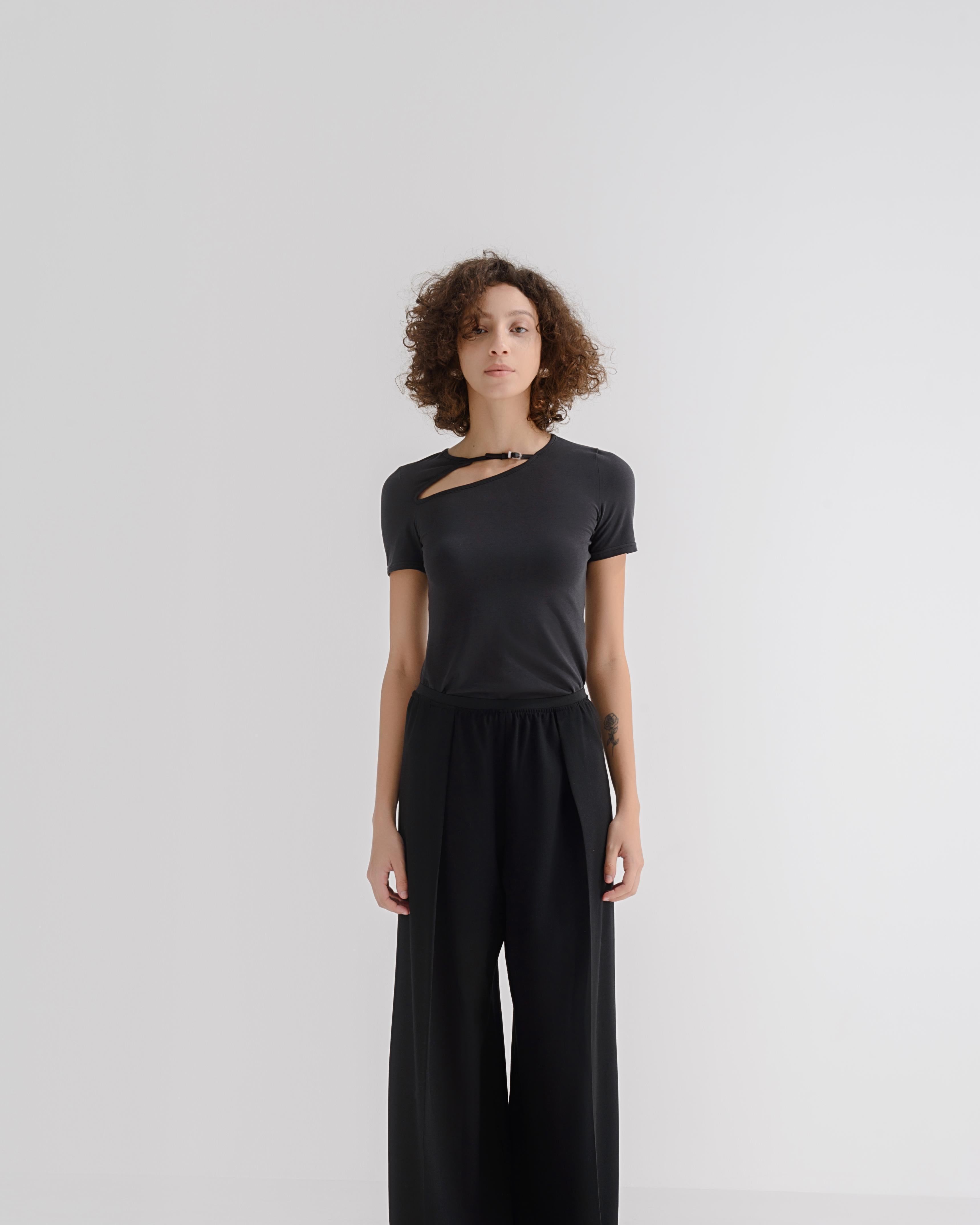 LAYERPLAN | Cotton Stretch Noa Buckle Cotton T-Shirt