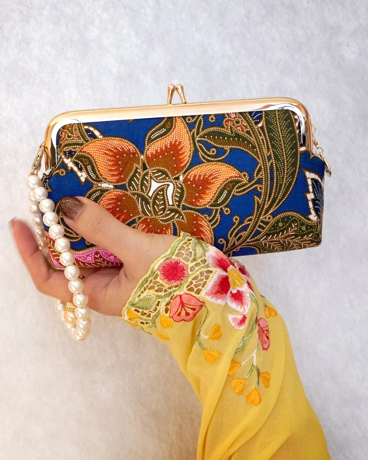 COCOONESE | Wristlet Pouch - Epiphyllum (BL)