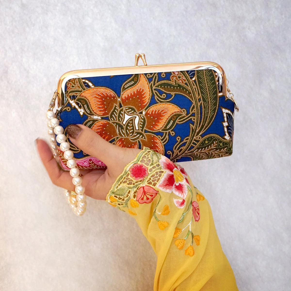 COCOONESE | Wristlet Pouch - Epiphyllum (BL)