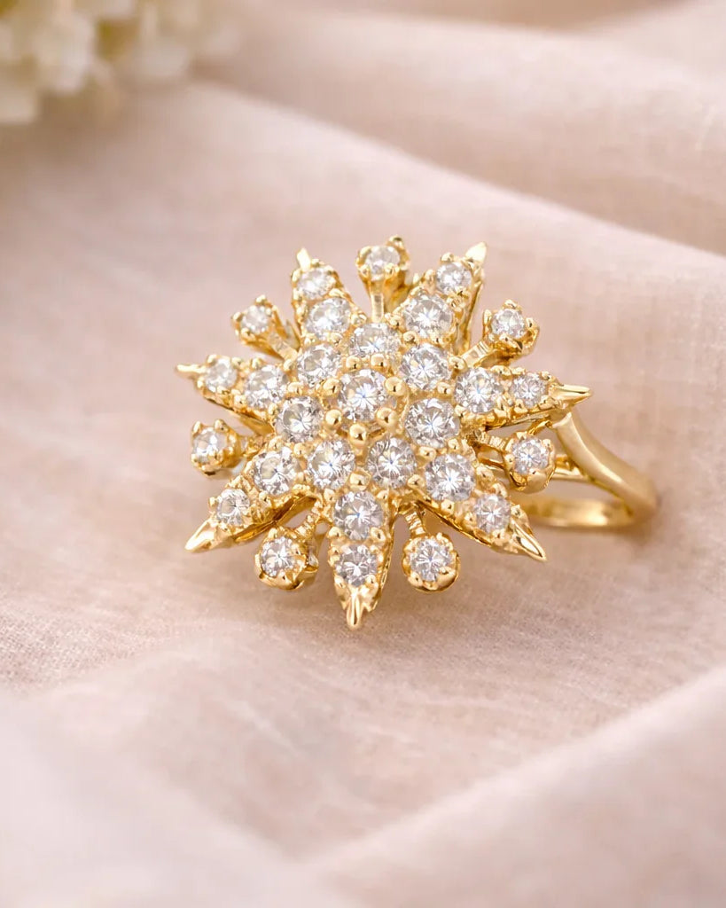 FOUNDATION JEWELLERS | 750 Y/G Peranakan Natural Diamond Ring "Star" 4.38gm D29-0.65ct (Size:11.5)
