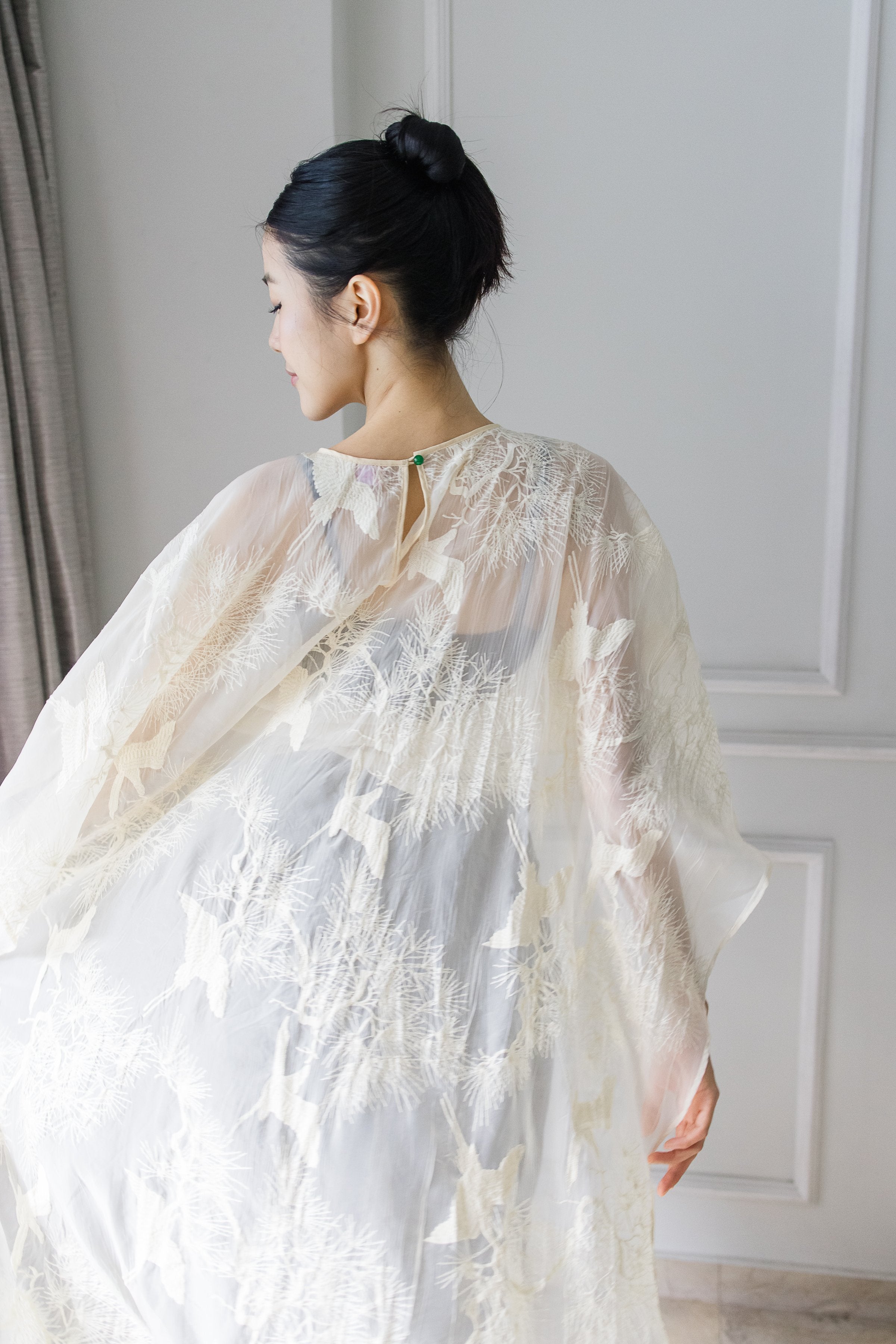 PAOPAO | 鹤 HÈ Sheer Cape