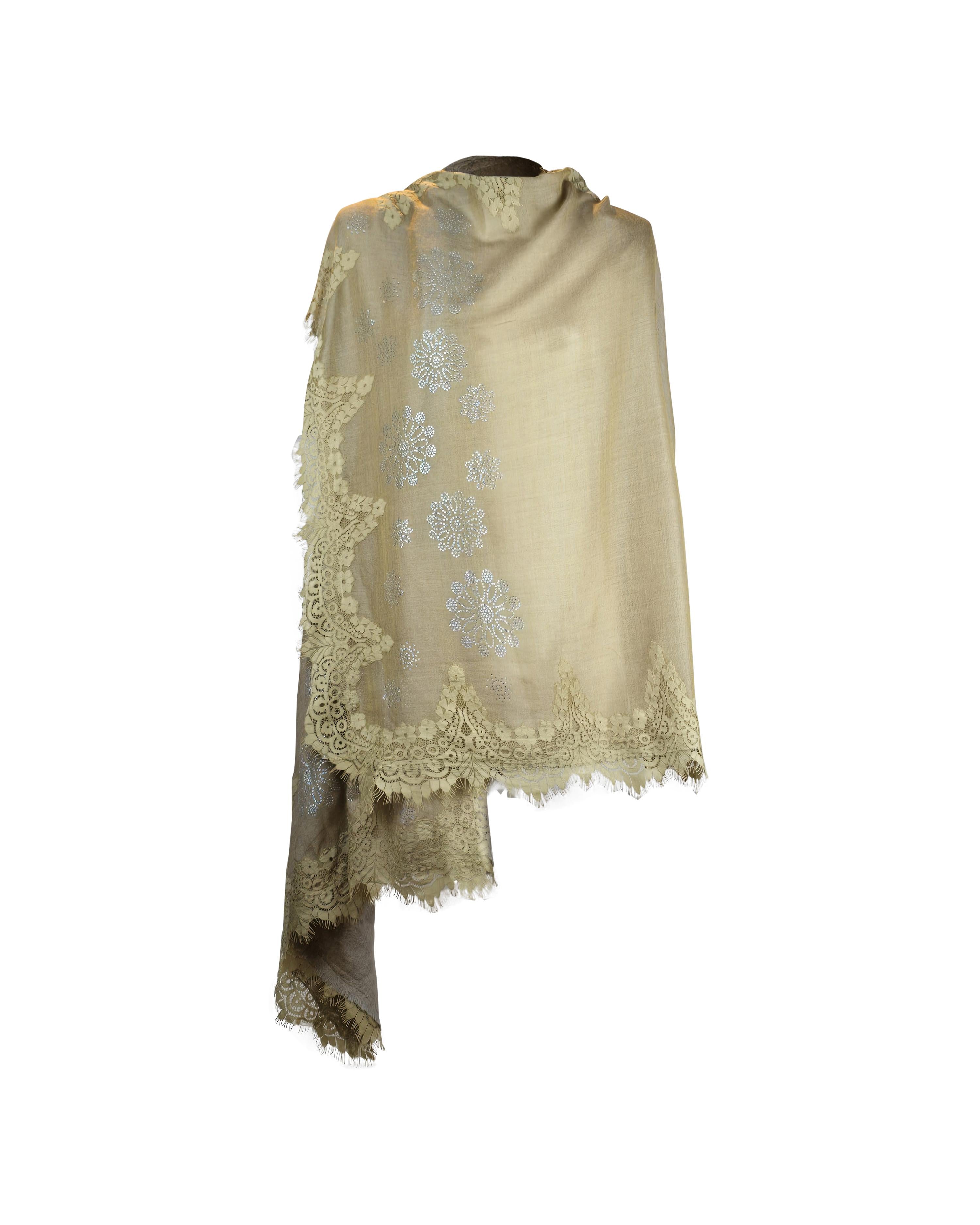 QUEENMARK | AN Flower Crystal Beige