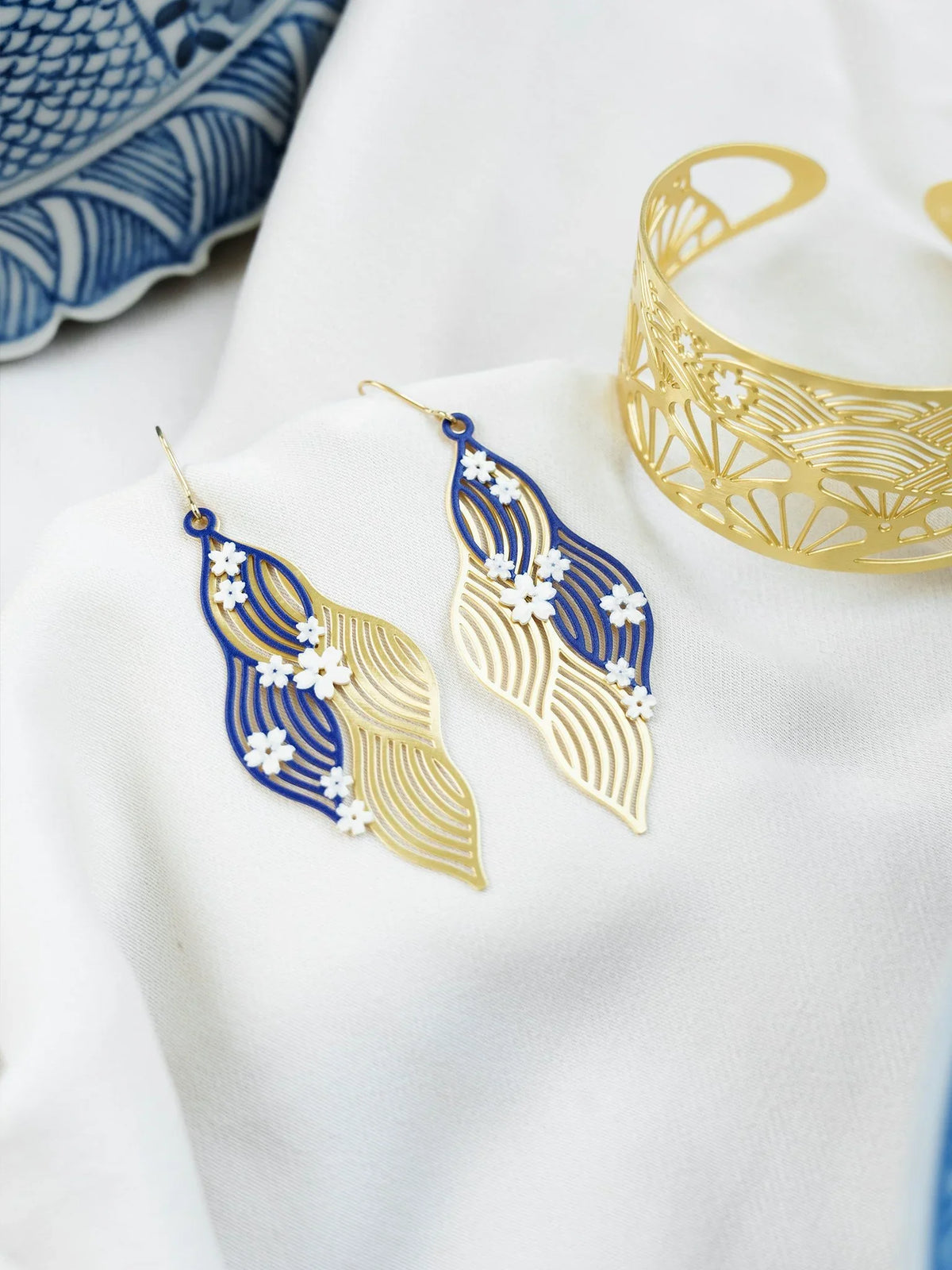 EMBRACE JEWELLERY | Floral Wave Earrings