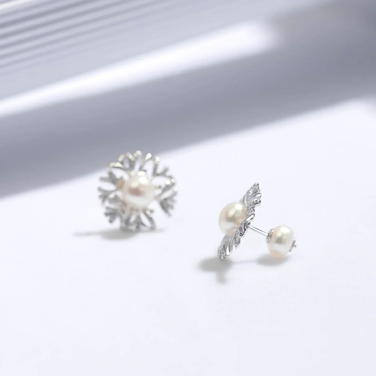 PEARLY LUSTRE | Elegant Freshwater Pearl Earrings WE00502 | GARDENS