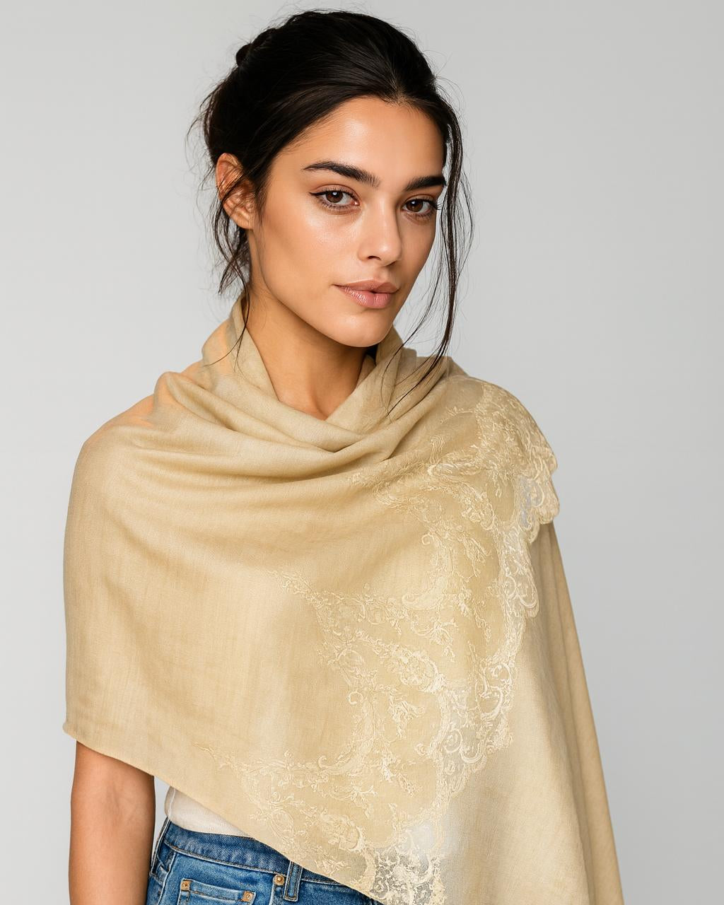 QUEENMARK | Scallop - Natural w/ Natural Lace