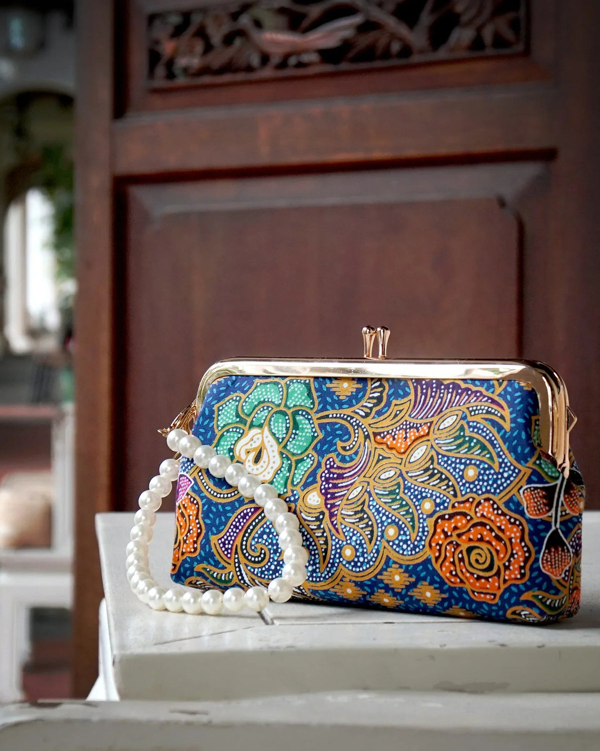 COCOONESE | Wristlet Pouch - Floral Kaleidoscope (BL)
