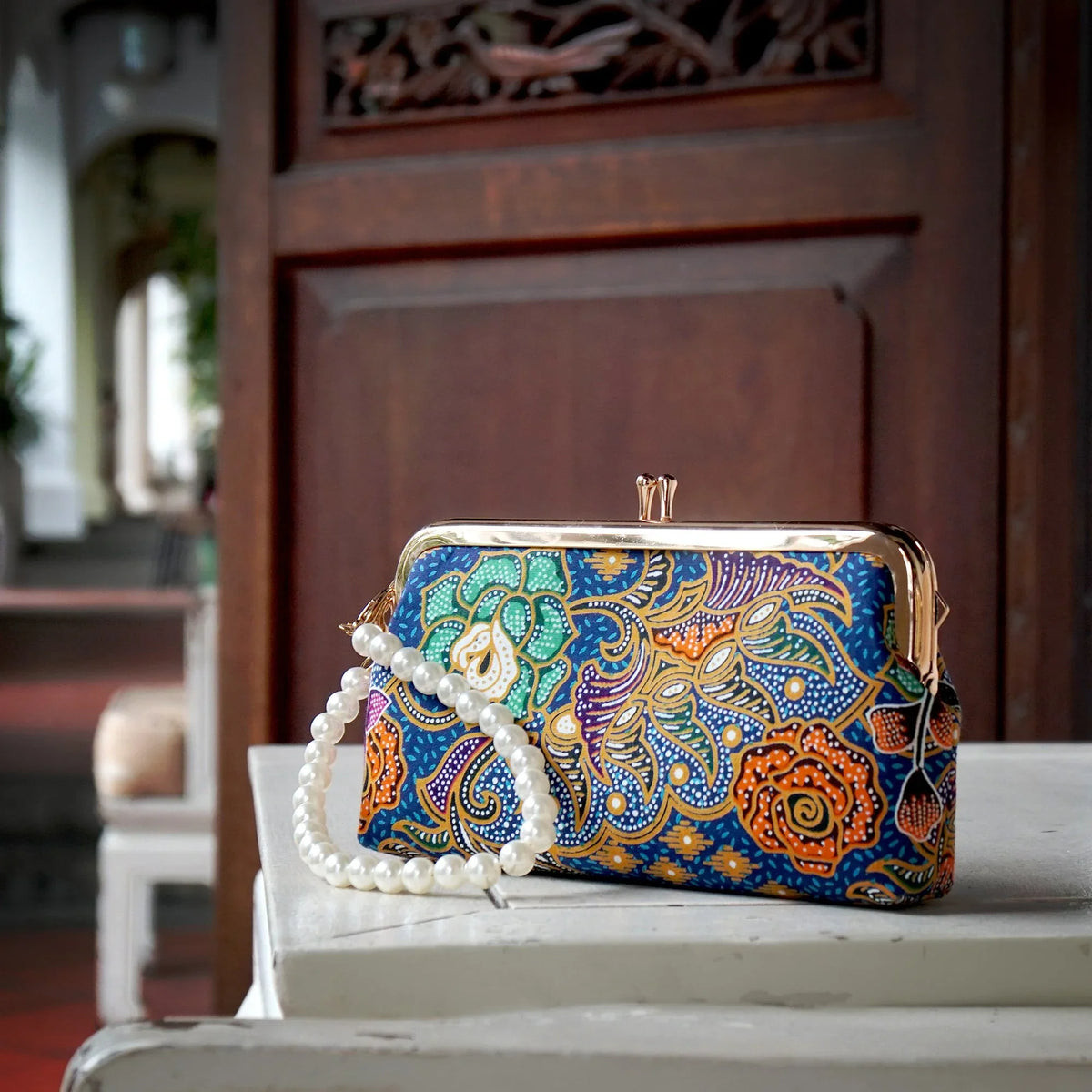 COCOONESE | Wristlet Pouch - Floral Kaleidoscope (BL)