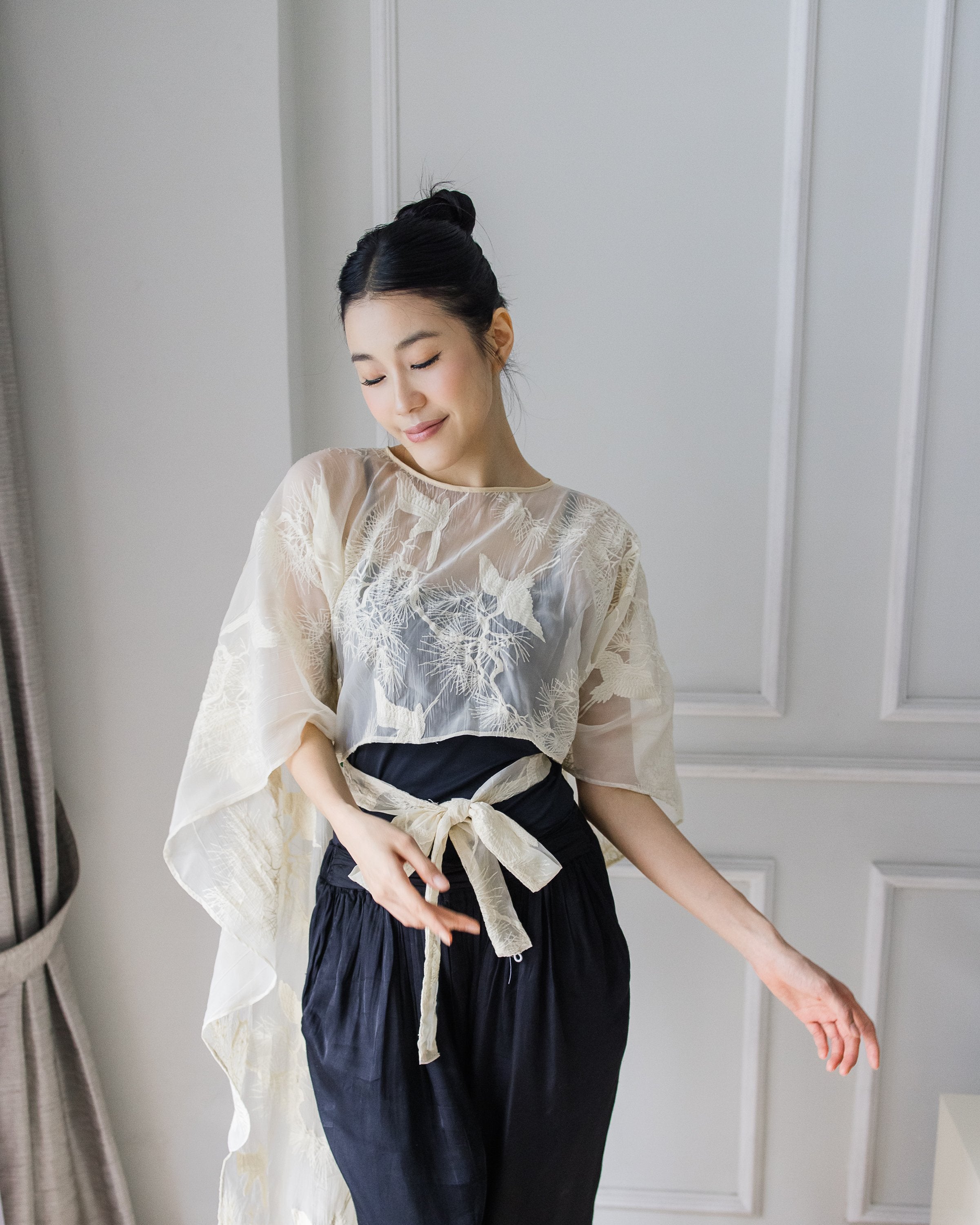 PAOPAO | 鹤 HÈ Sheer Cape