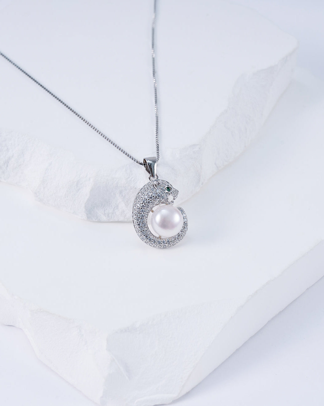 PEARLY LUSTRE | Leopard Freshwater Pearl Necklace WN00084 | SAFARI