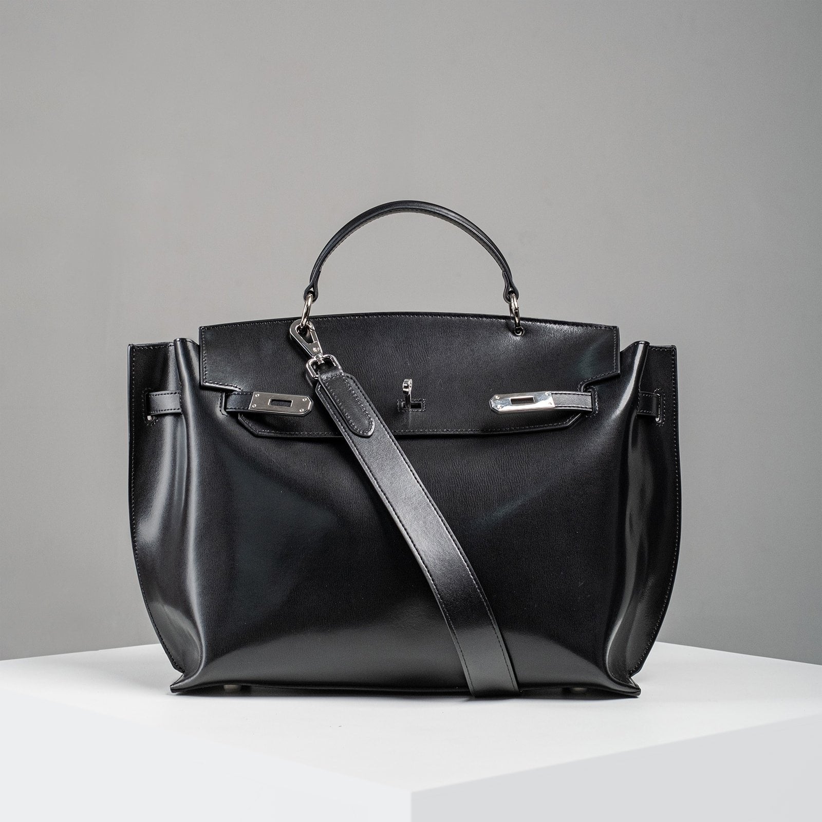 WU HAUS | Le H Lightweight Black Cow Leather Carryall (PRE-ORDER)