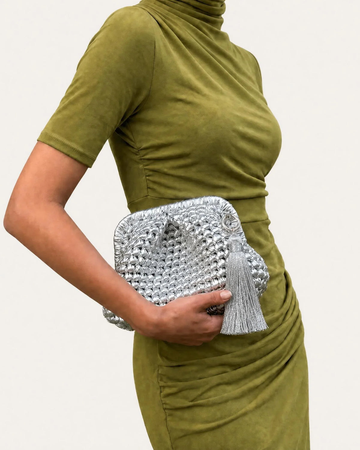 DESTI SAINT | Metallic Weave Clutch | Silver