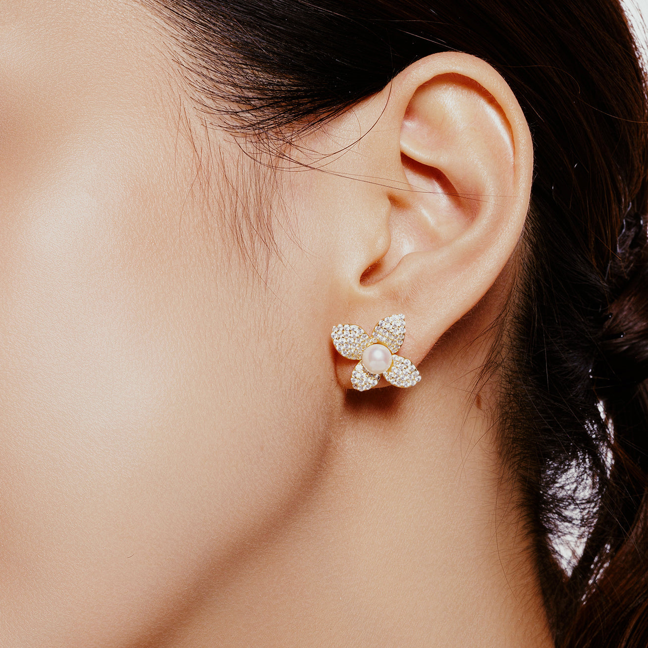 PEARLY LUSTRE | Top Grade Freshwater Pearl Earrings WE00844 | BLOOM