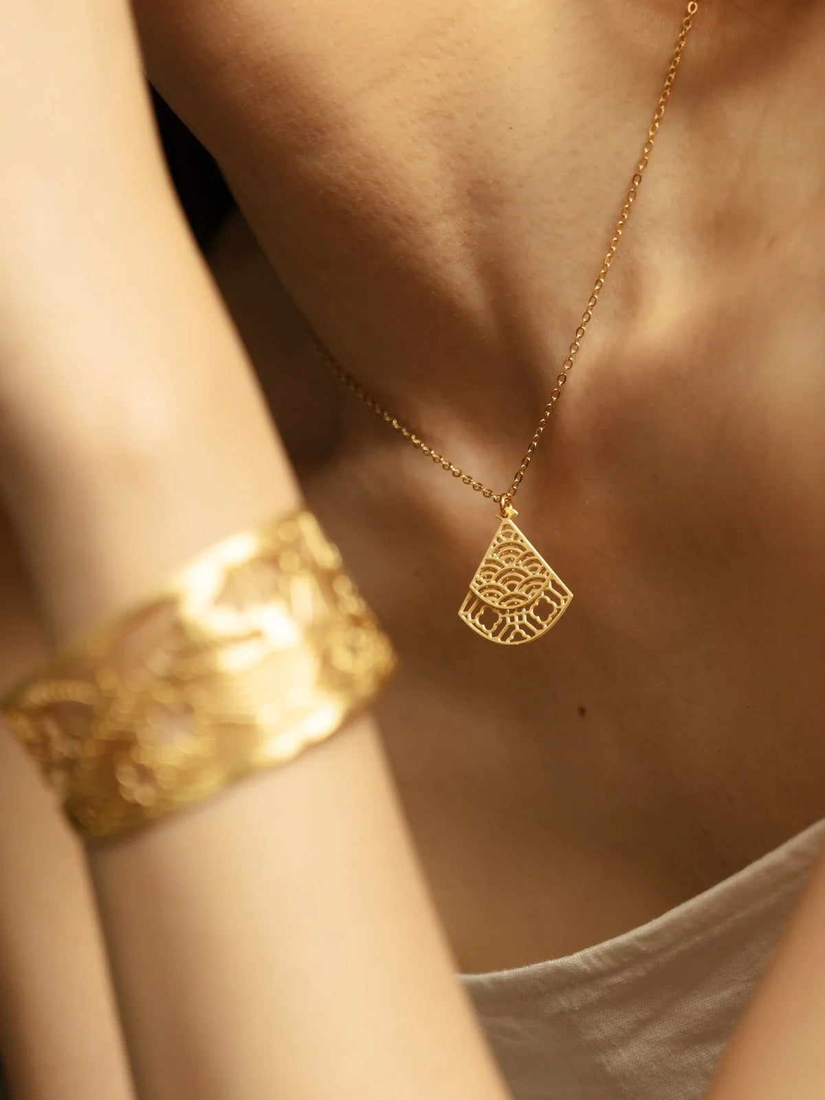 EMBRACE JEWELLERY | Fan Necklace