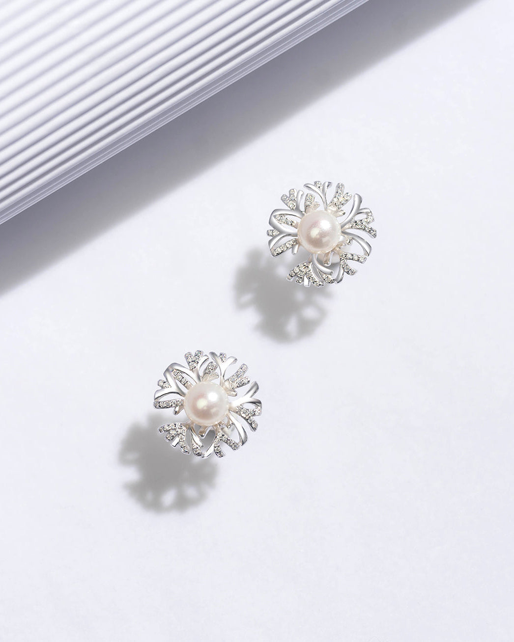 PEARLY LUSTRE | Elegant Freshwater Pearl Earrings WE00502 | GARDENS