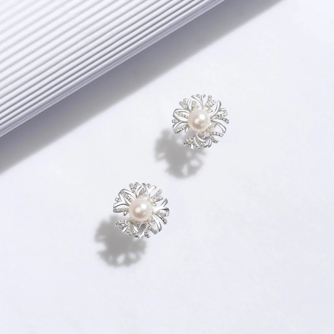 PEARLY LUSTRE | Elegant Freshwater Pearl Earrings WE00502 | GARDENS