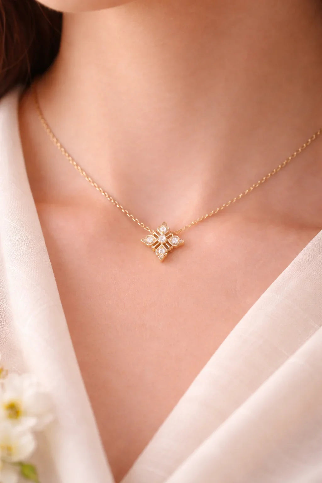 FOUNDATION JEWELLERS | 750 Y/G Peranakan Natural Diamond Pendant On Chain "Flower" 2.30gm D5-0.14ct