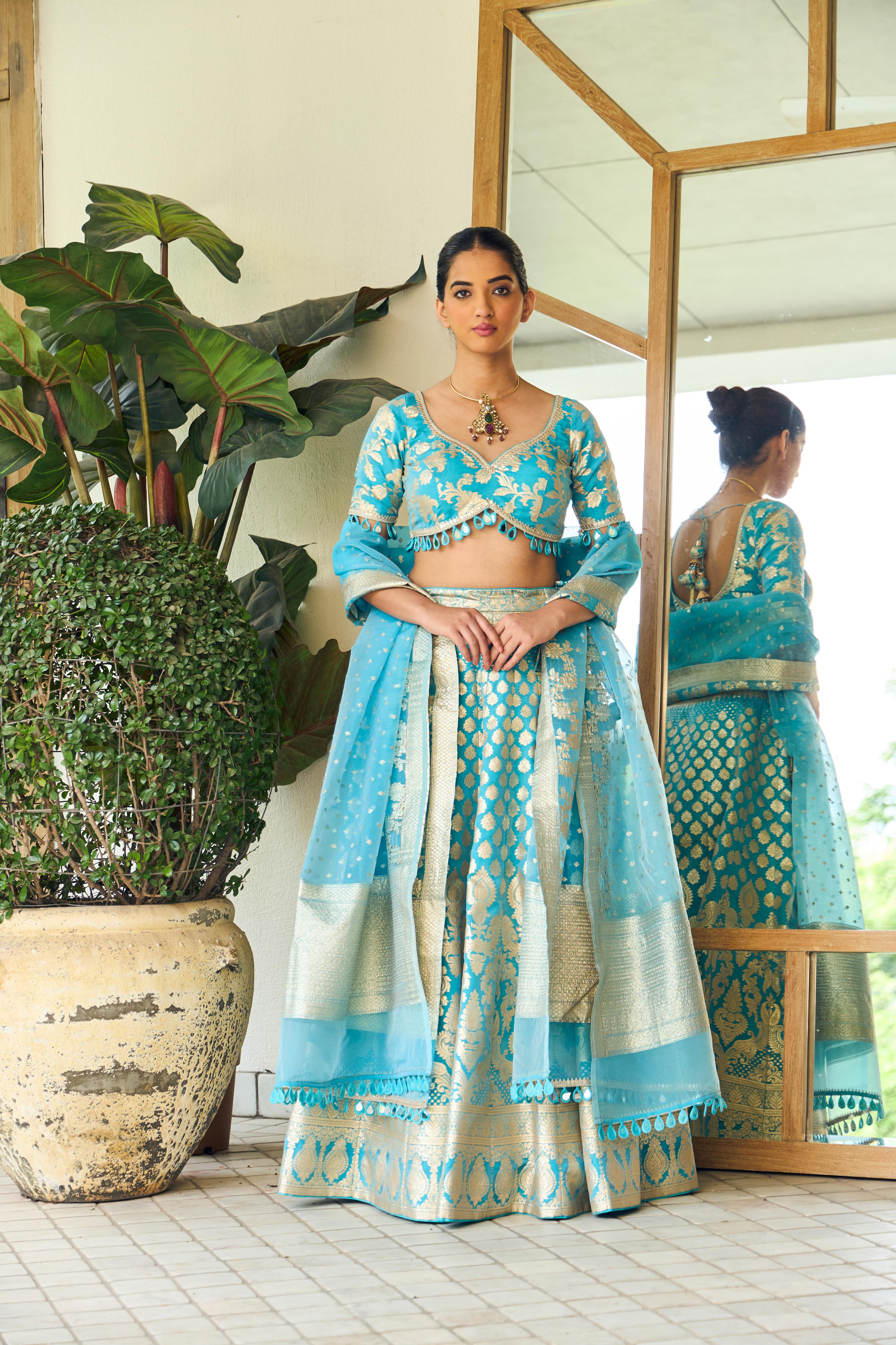 DIVAS CLOSET | Ferozi Lehenga