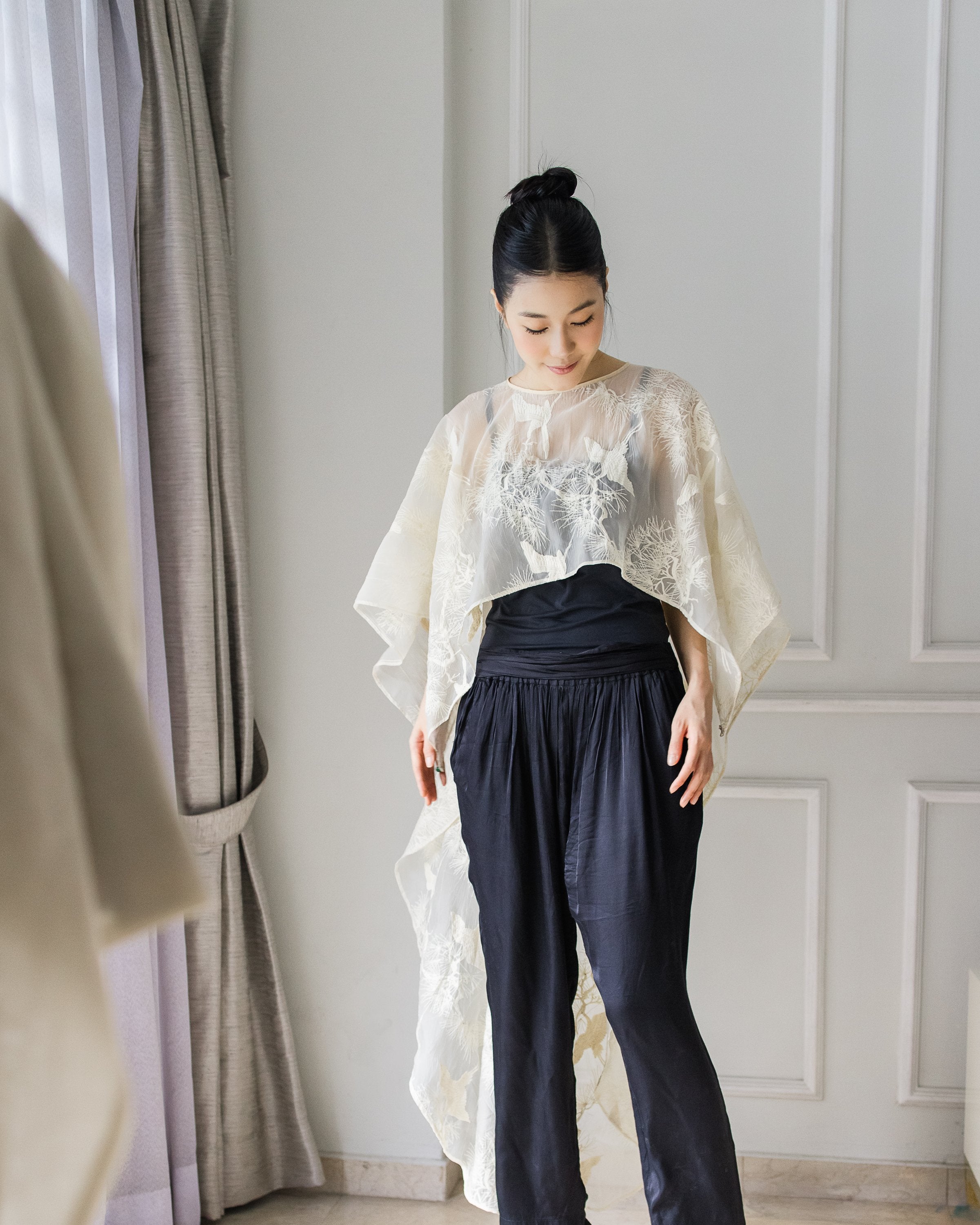 PAOPAO | 鹤 HÈ Sheer Cape