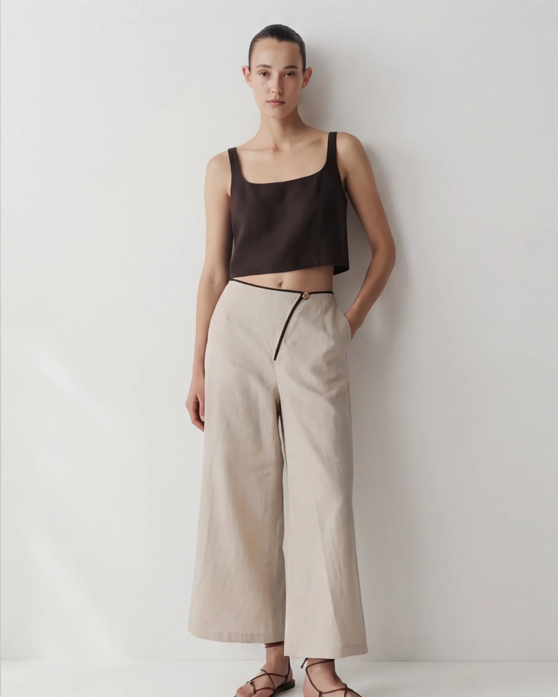 LAYERPLAN | Evara Linen Crop Top