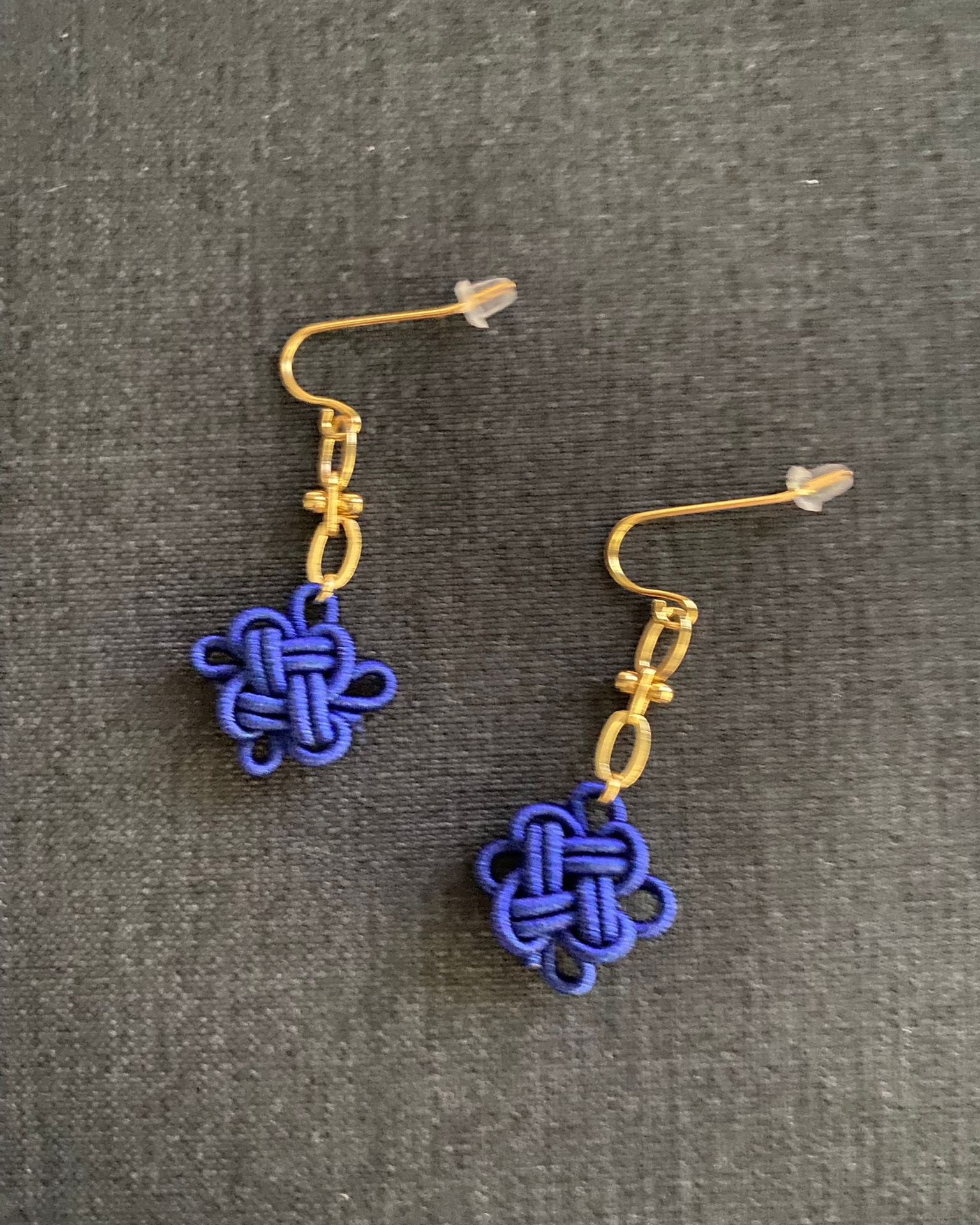 THE ANTECEDENT STORE | Minimalist Auspicious Knots - Blue Earrings