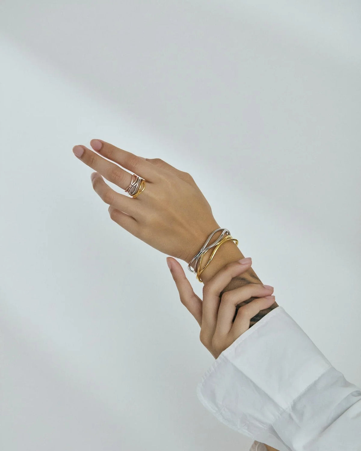 RINA LEE | Flow Statement Cuff Bracelet