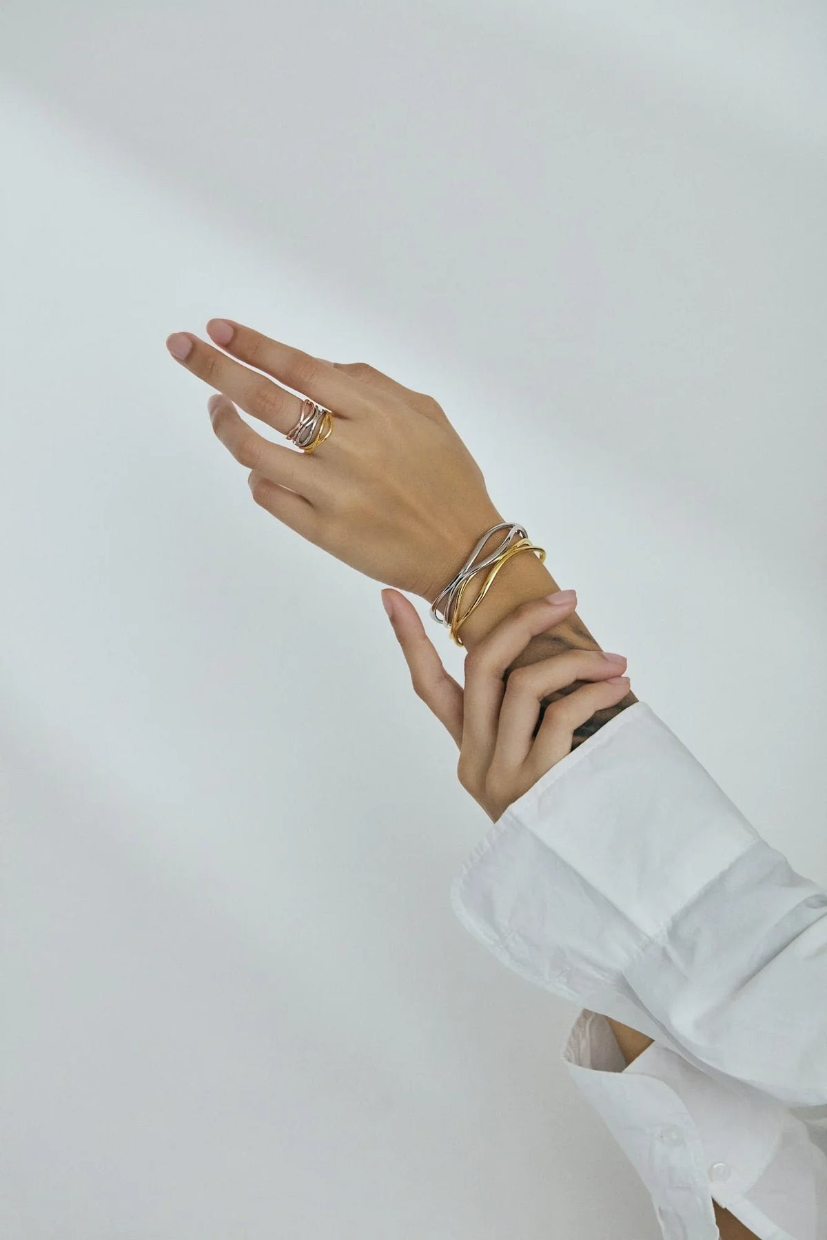 RINA LEE | Flow Statement Cuff Bracelet
