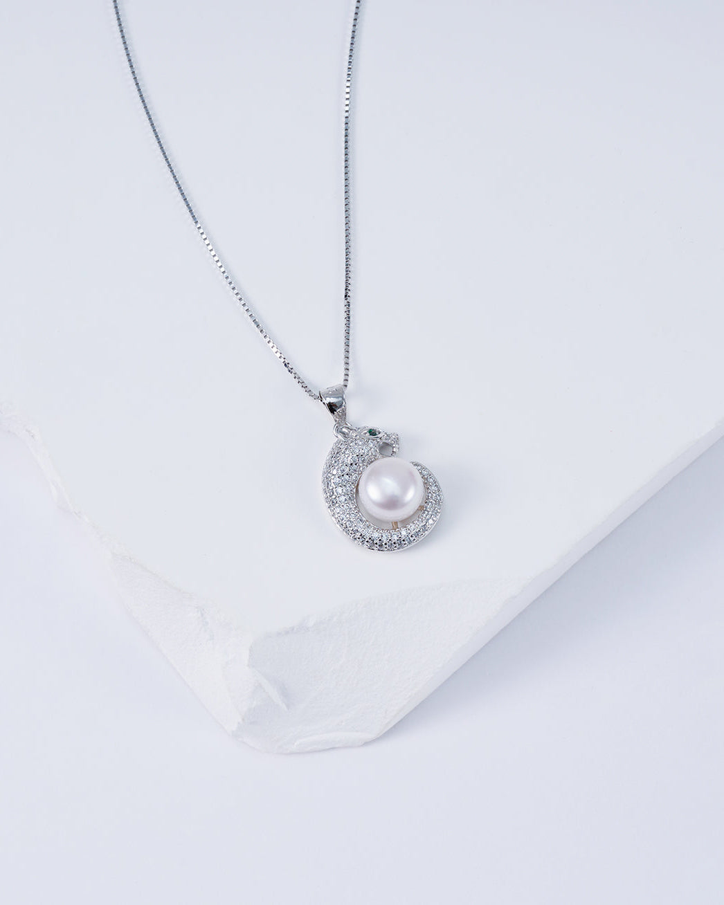 PEARLY LUSTRE | Leopard Freshwater Pearl Necklace WN00084 | SAFARI