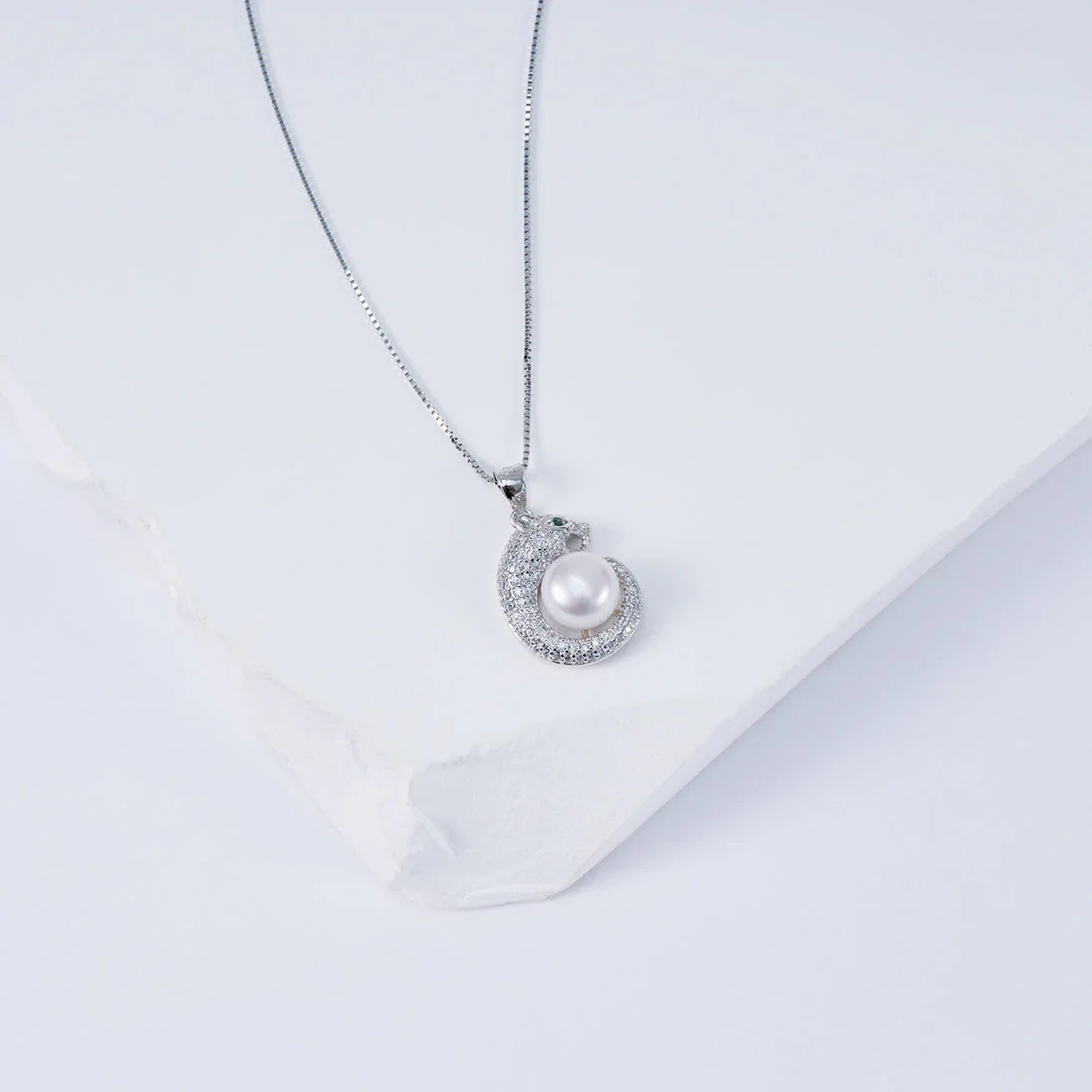 PEARLY LUSTRE | Leopard Freshwater Pearl Necklace WN00084 | SAFARI