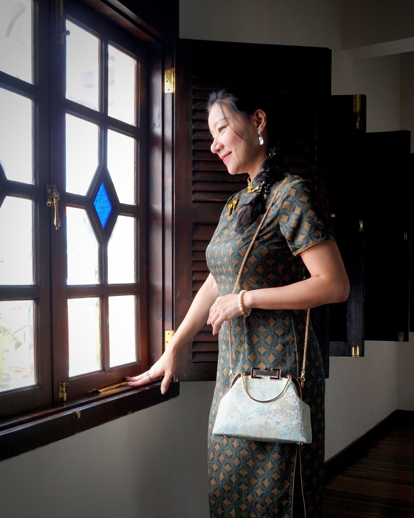 COCOONESE | Clasp Crossbody Bag - Jasminoides