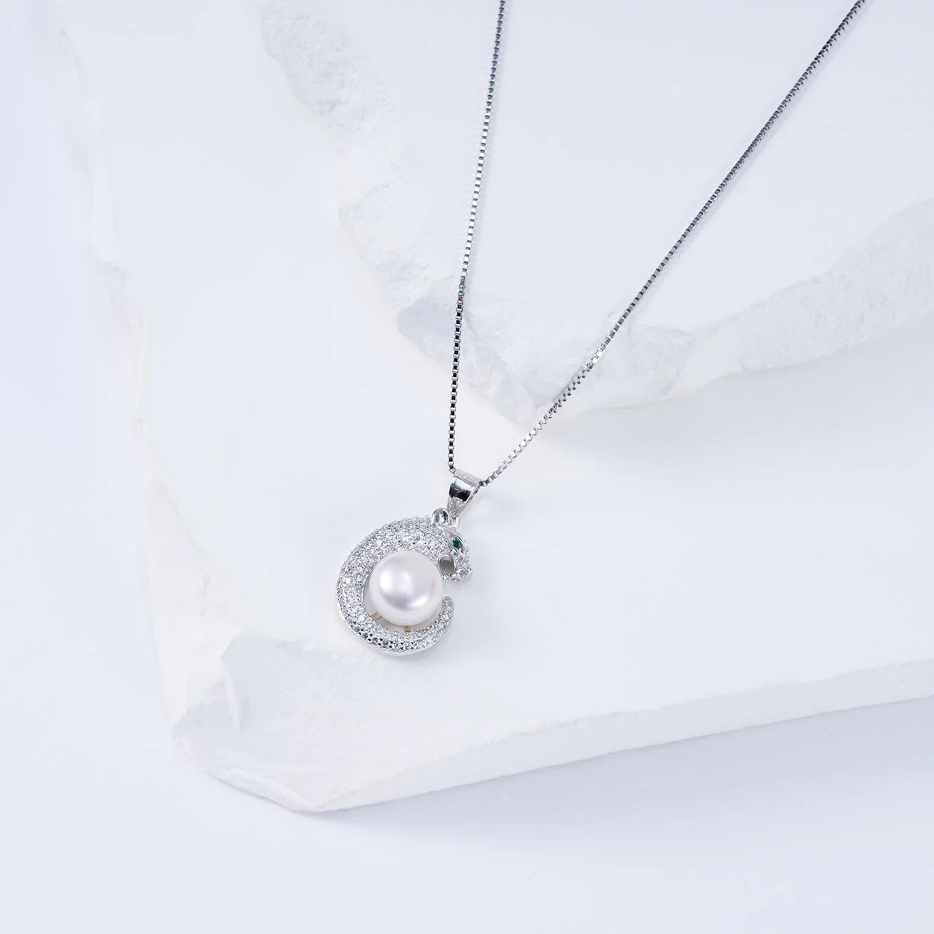 PEARLY LUSTRE | Leopard Freshwater Pearl Necklace WN00084 | SAFARI