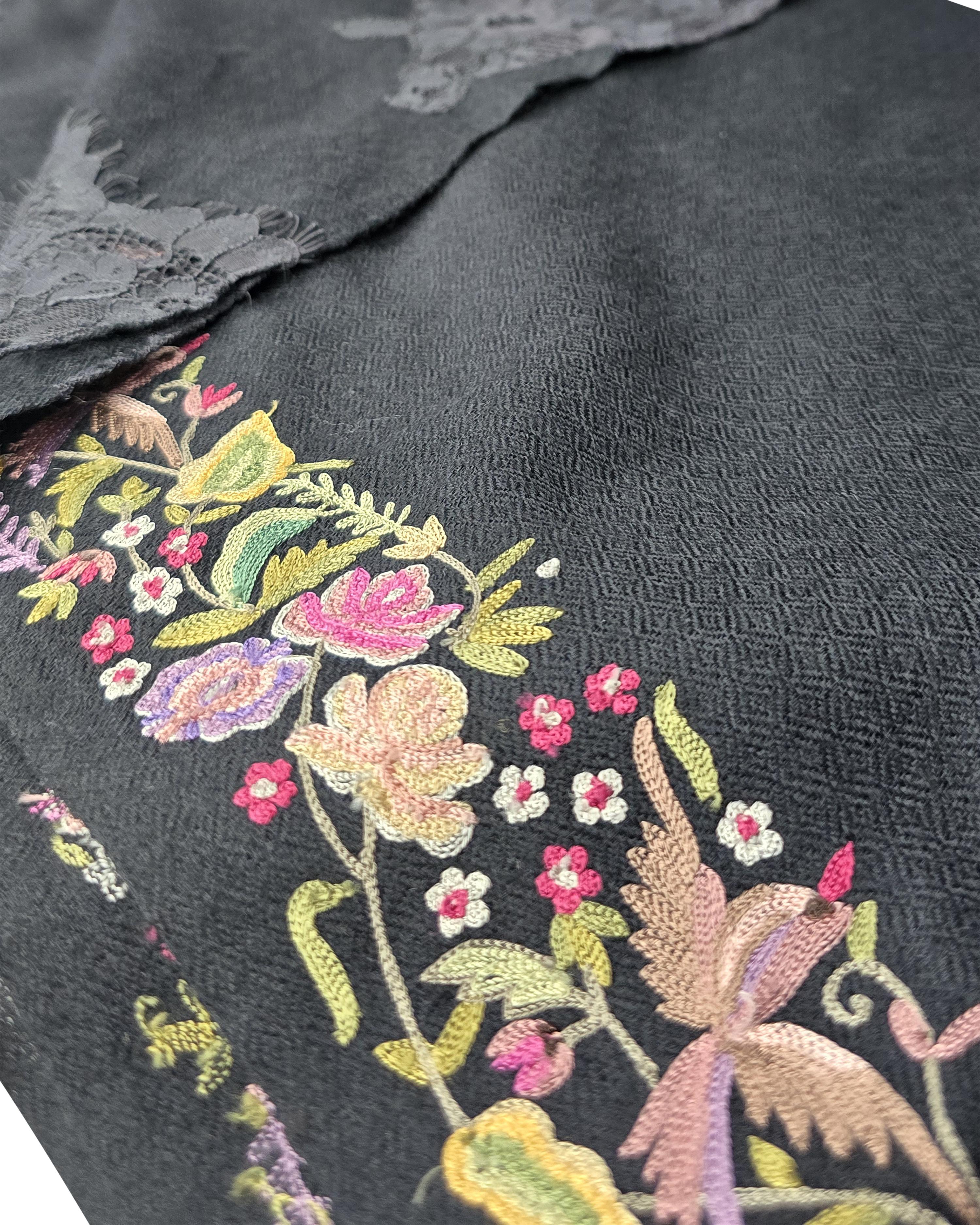 QUEENMARK | Maj Assortment 1 Black Flower Birds