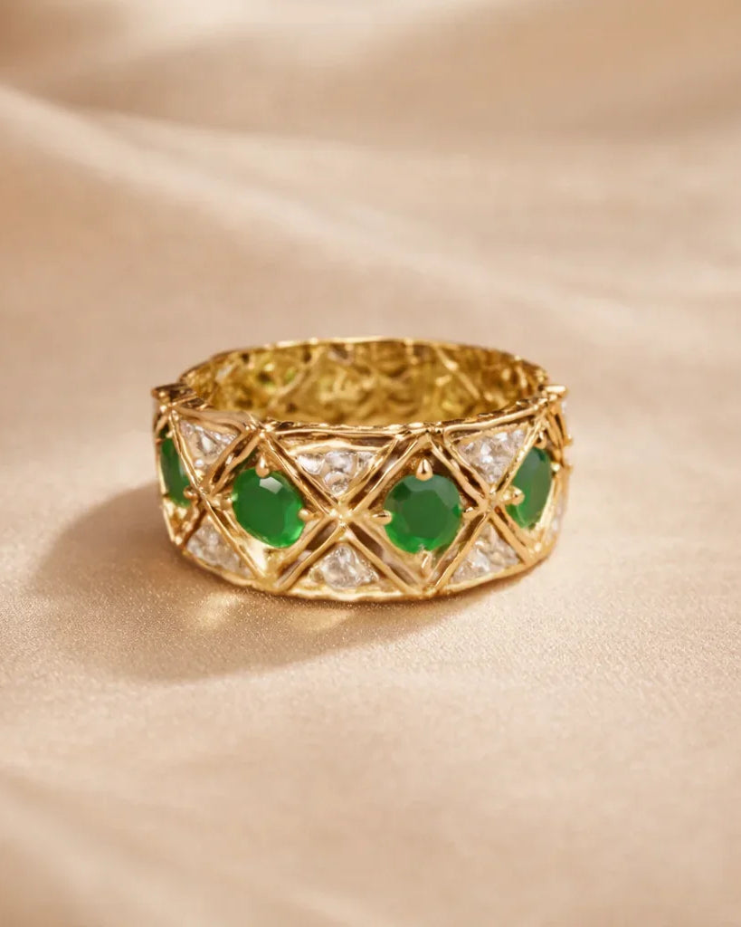 FOUNDATION JEWELLERS | 750 Y/G Peranakan Natural Diamond & Emerald Ring With 'Floral' Motif 3.80gm, Em4-0.41ct, D6 - 0.10ct Size: HK 13.0